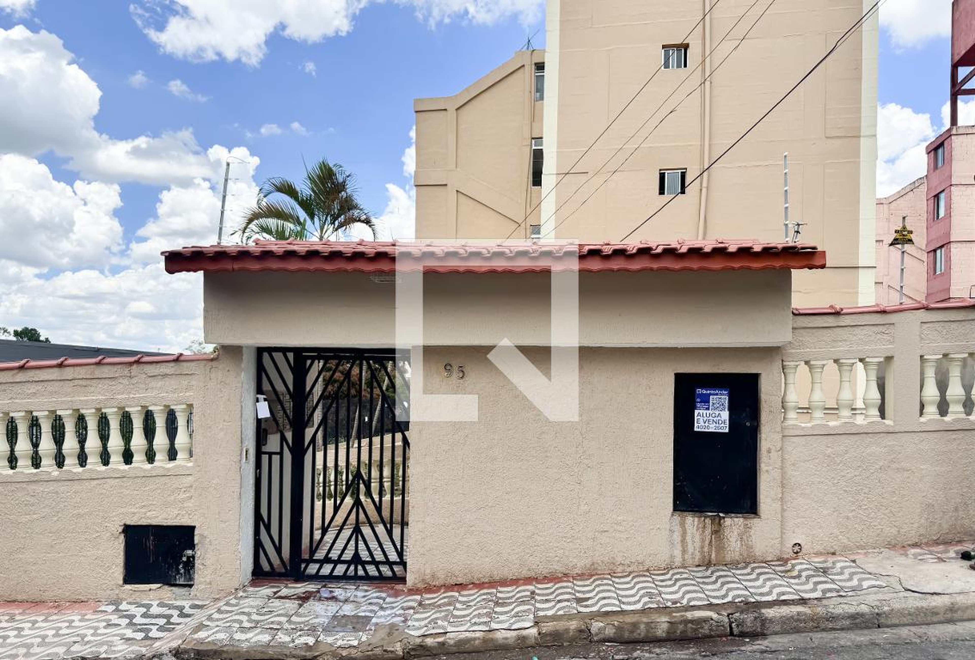 Fachada Condomínio em Rua José Ariza, 95