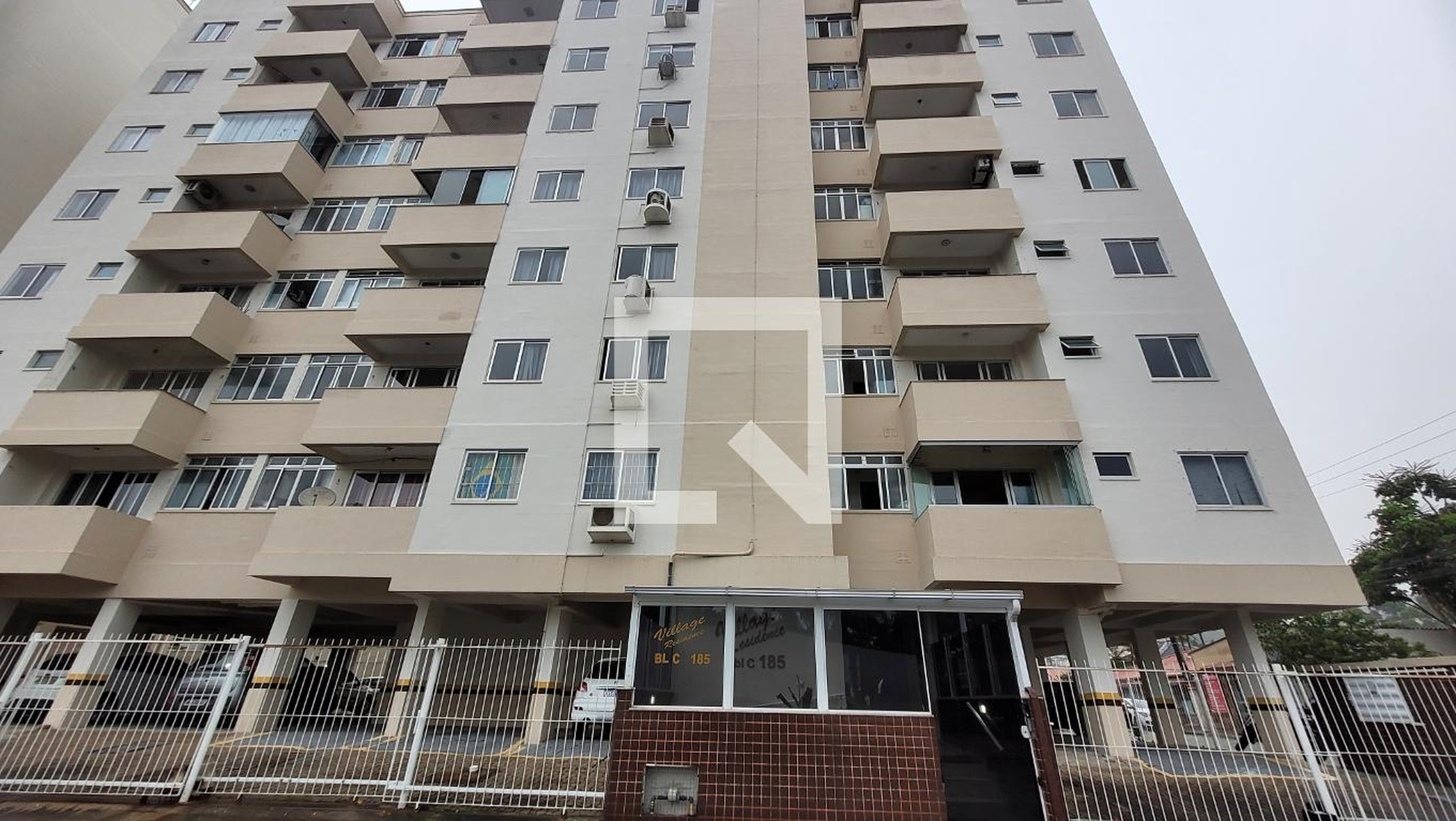 Fachada Condomínio Village Residence