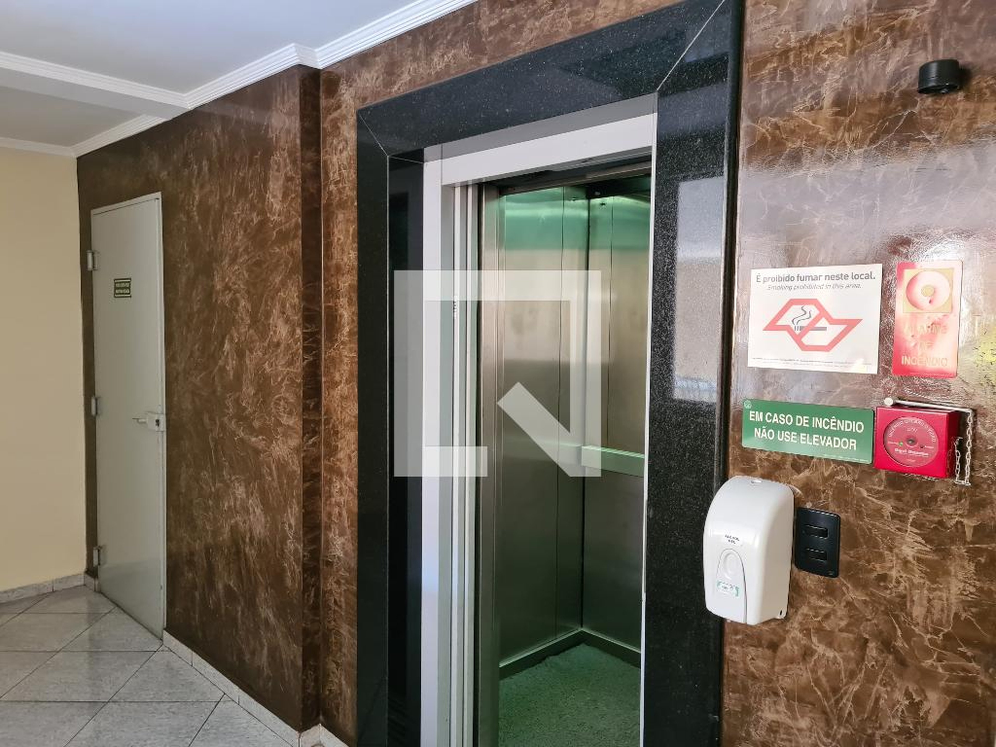 Elevador - Flores do Lago