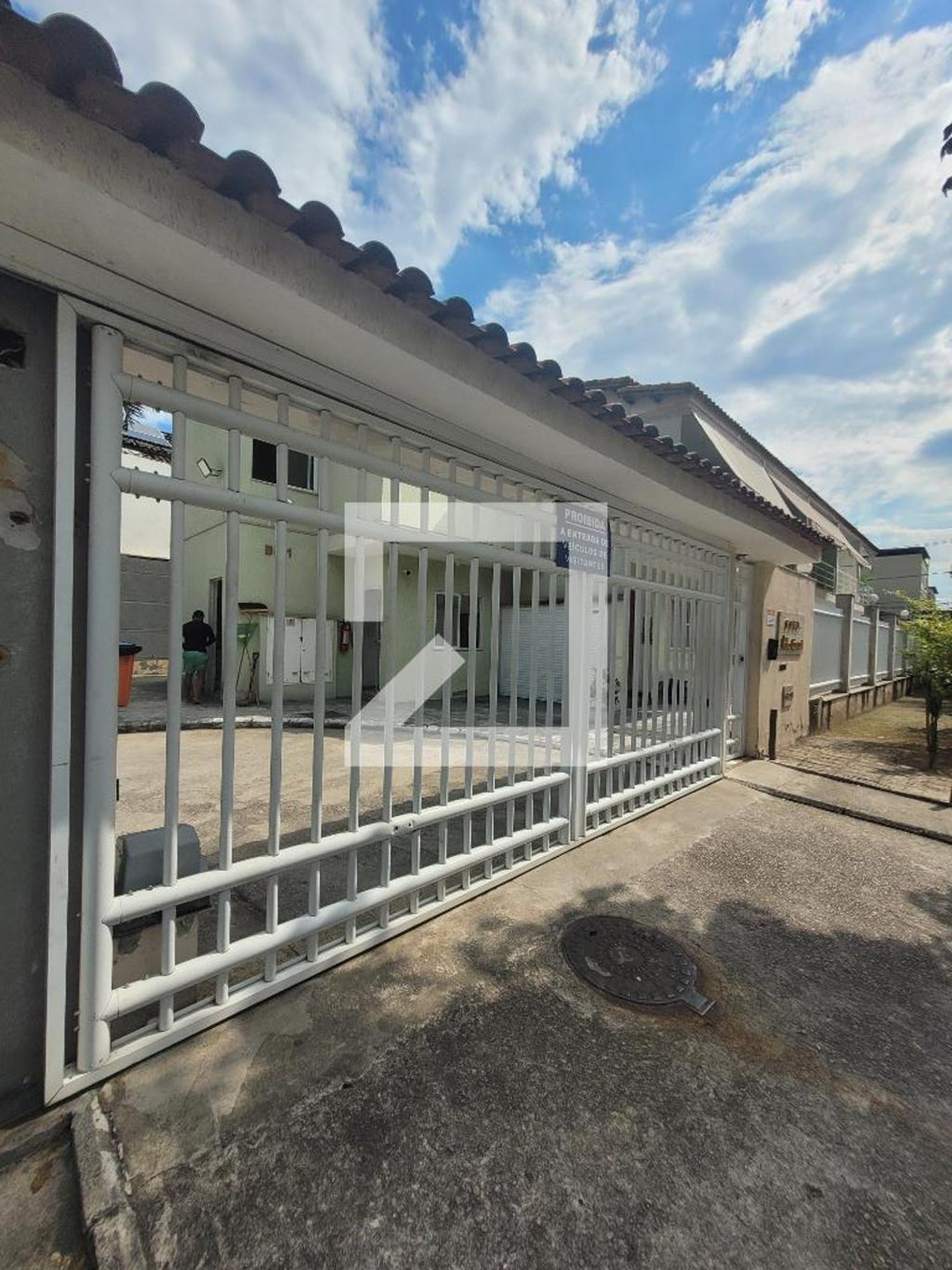 Fachada Condomínio em Rua Cordovil, 1425