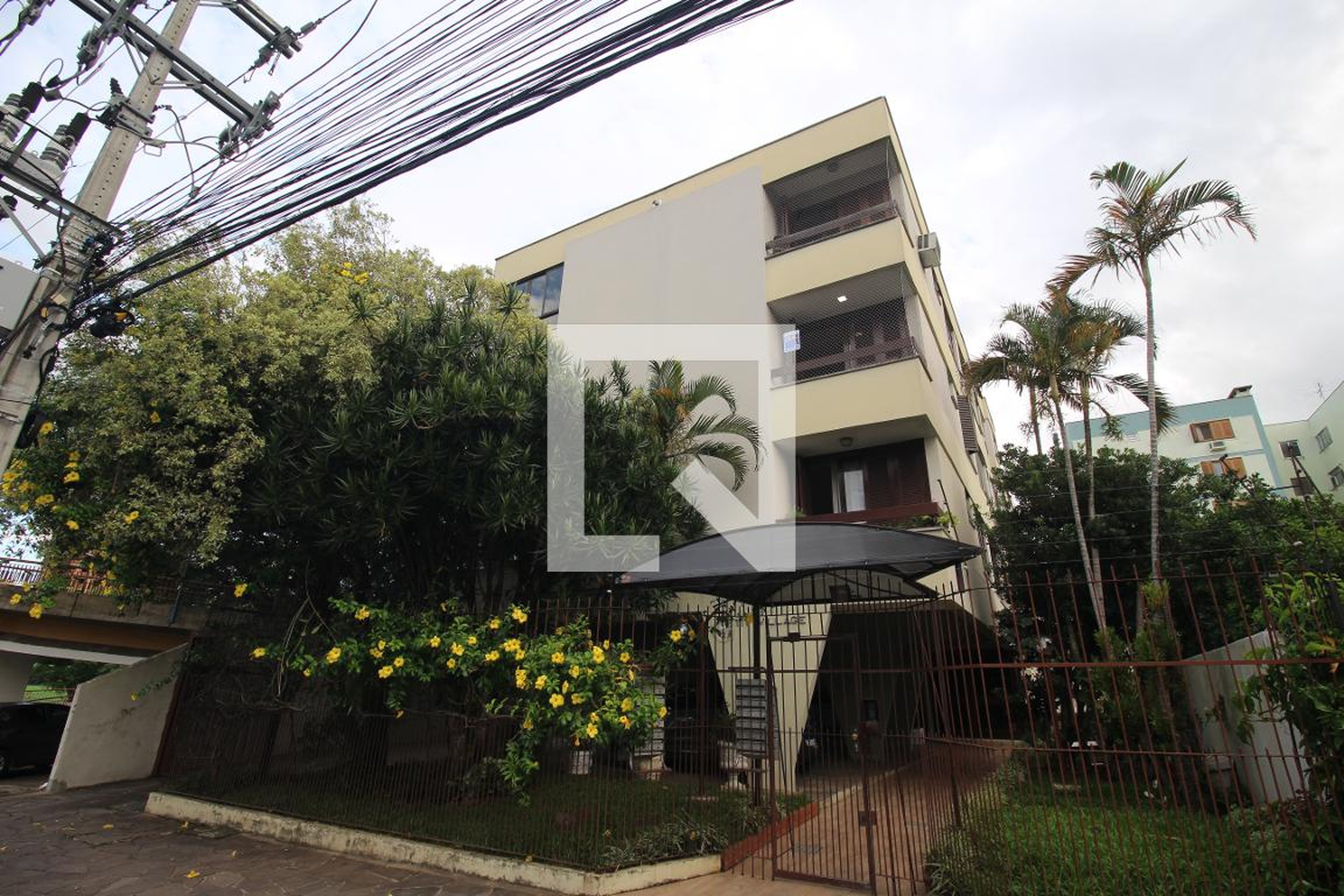 Fachada do Prédio Condomínio em Rua Araçá, 42