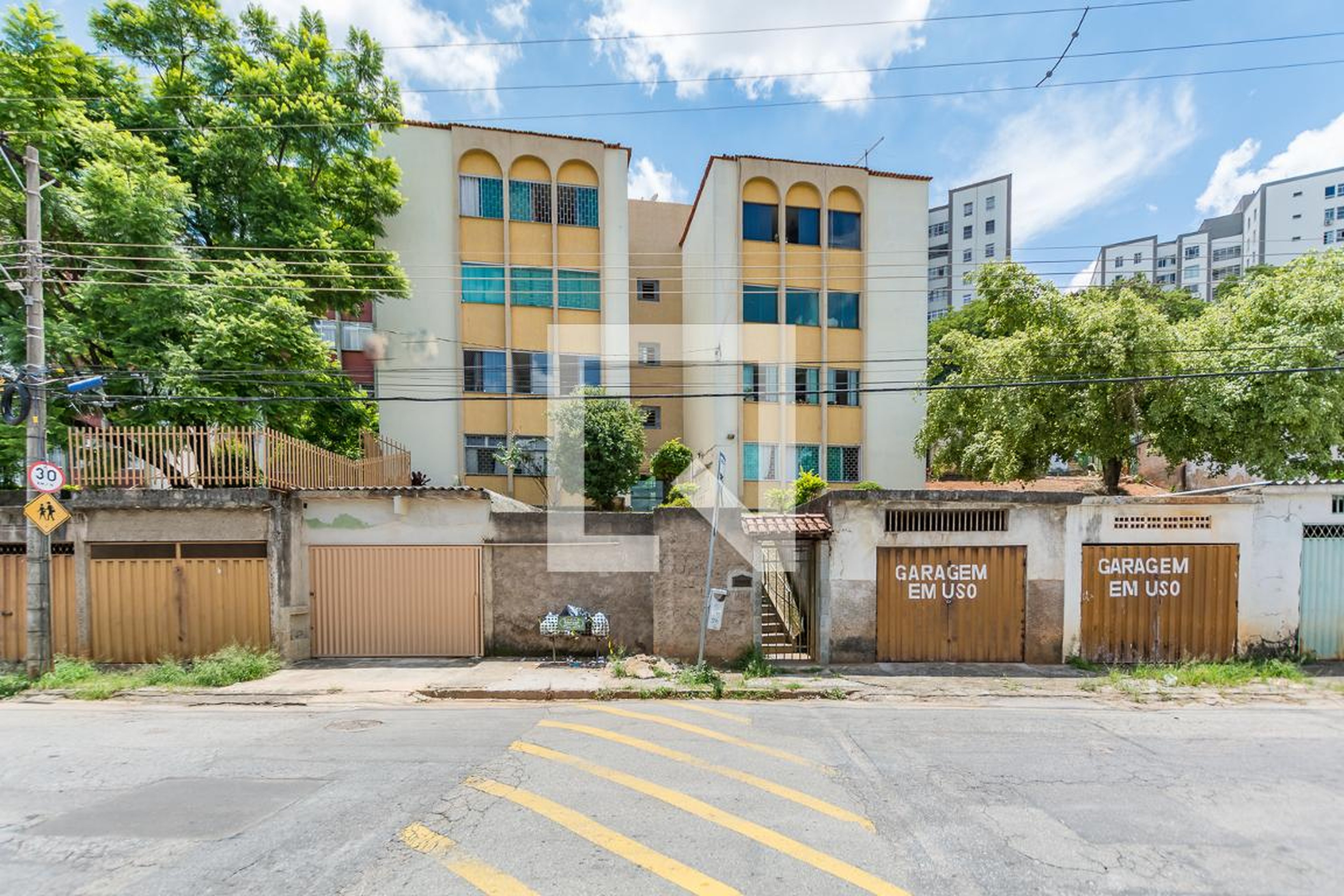 Fachada Condomínio em Rua dos Violinos, 123