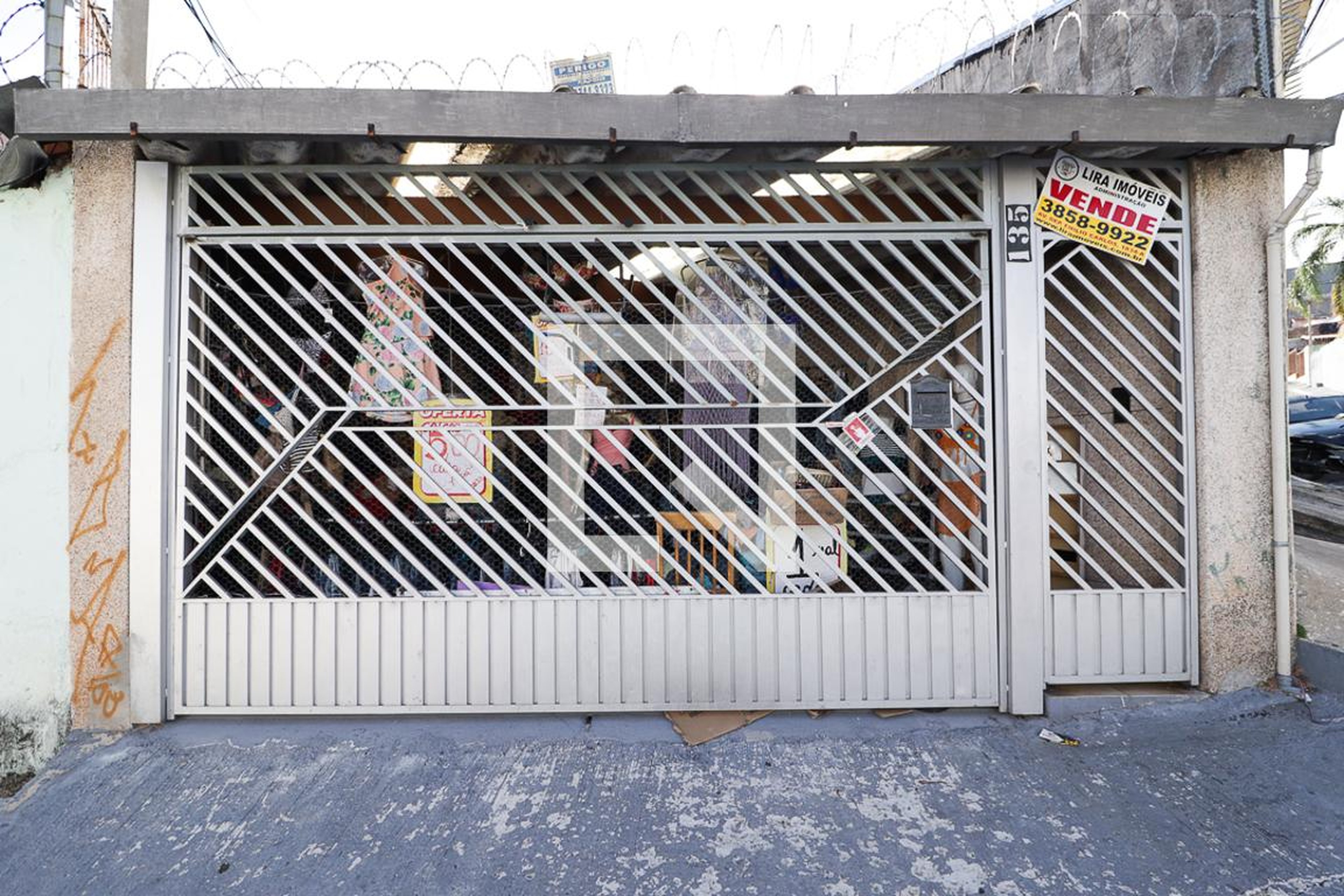 Fachada Condomínio em Rua Clara Fernandes, 135