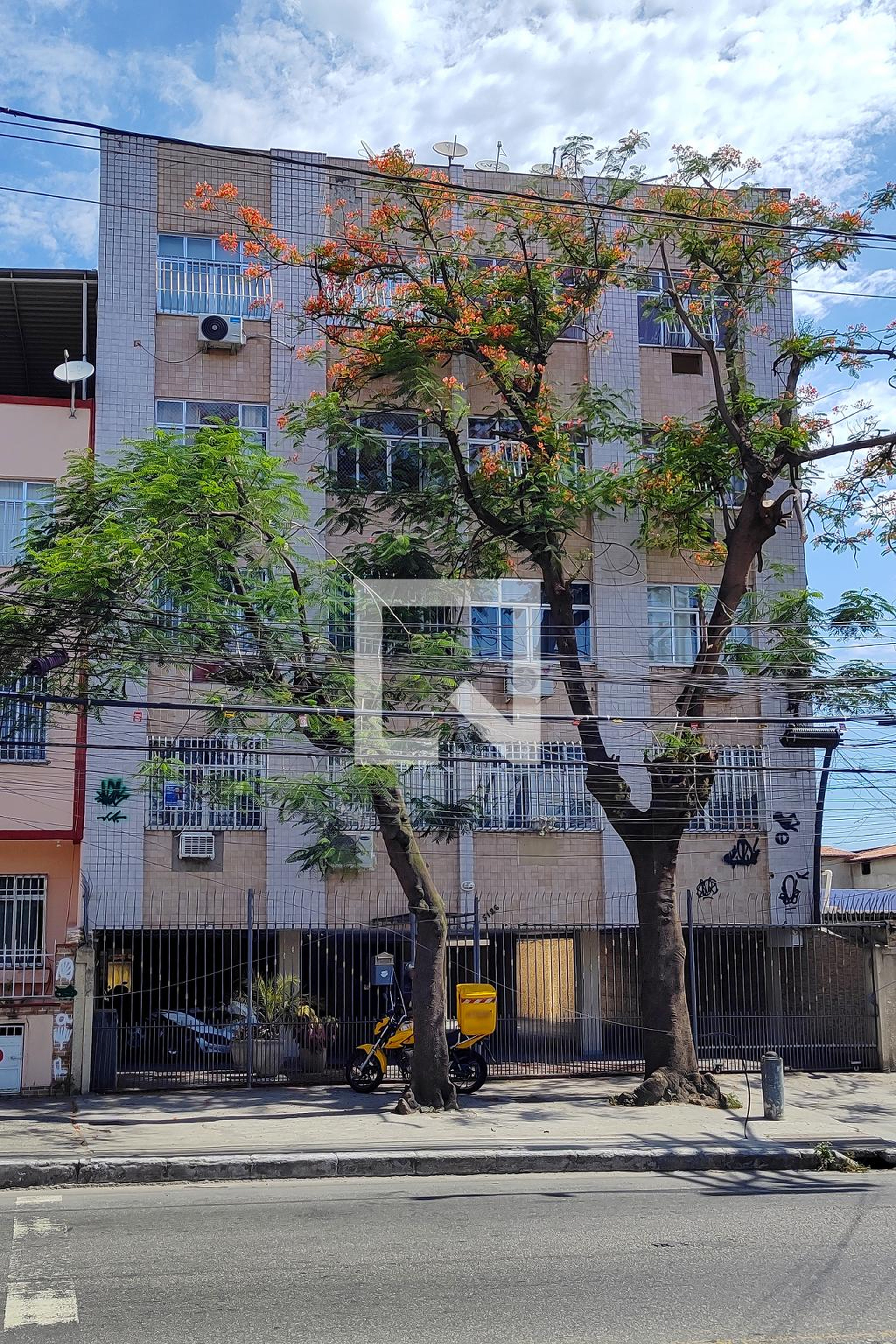 Fachada do Prédio Condomínio Edif Jardim do Rocha