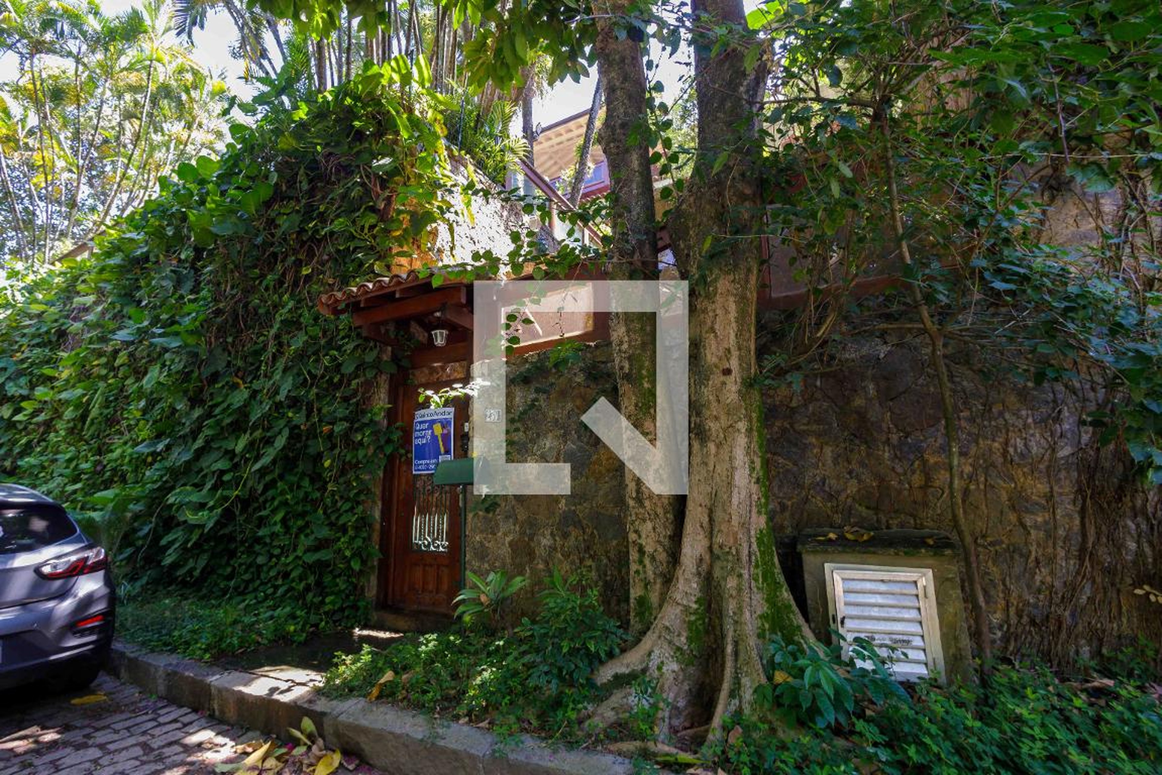 Fachada Condomínio em Rua Poeta Khalil Gibran, 230