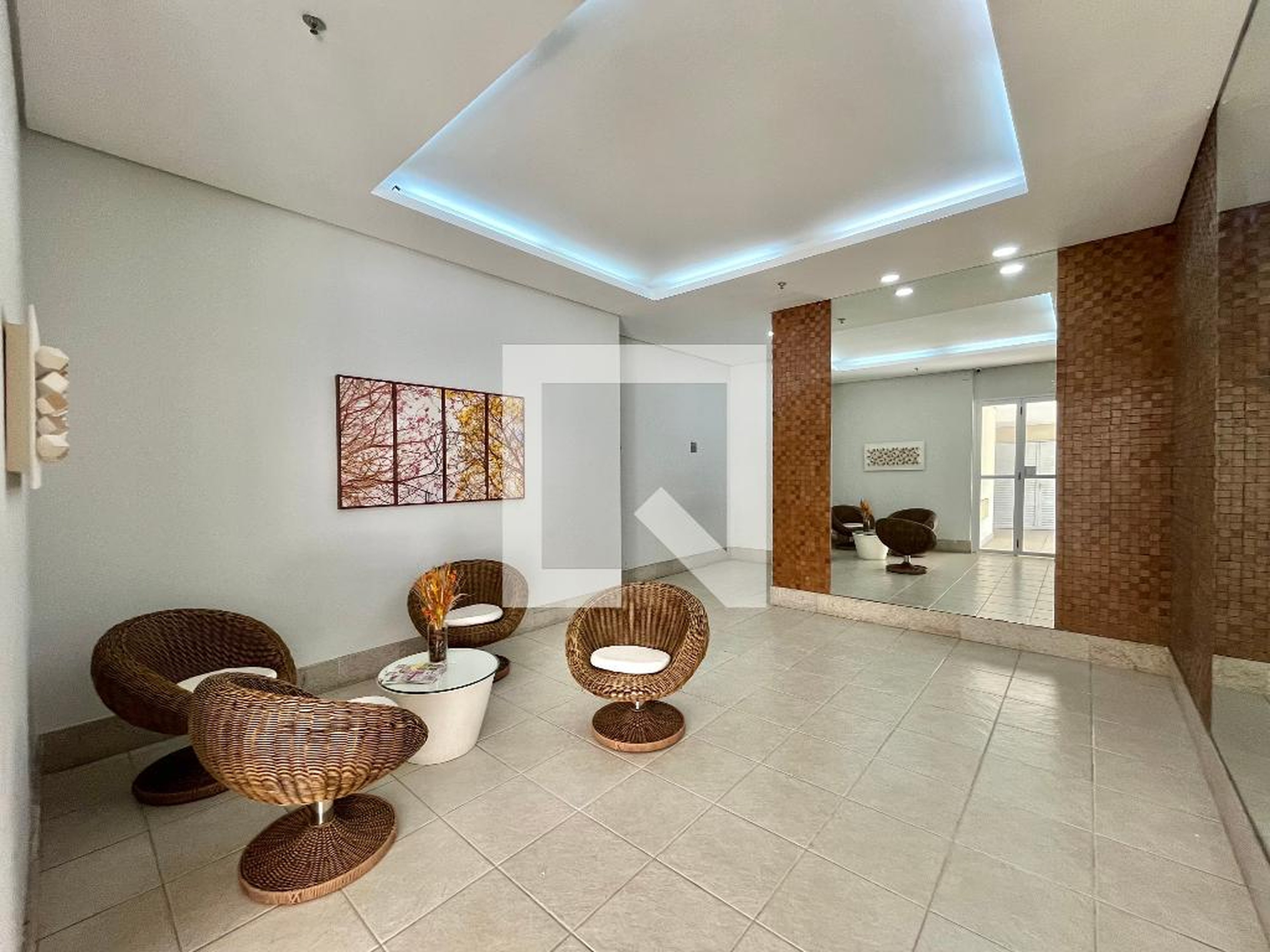 Hall - Via Flamboyant