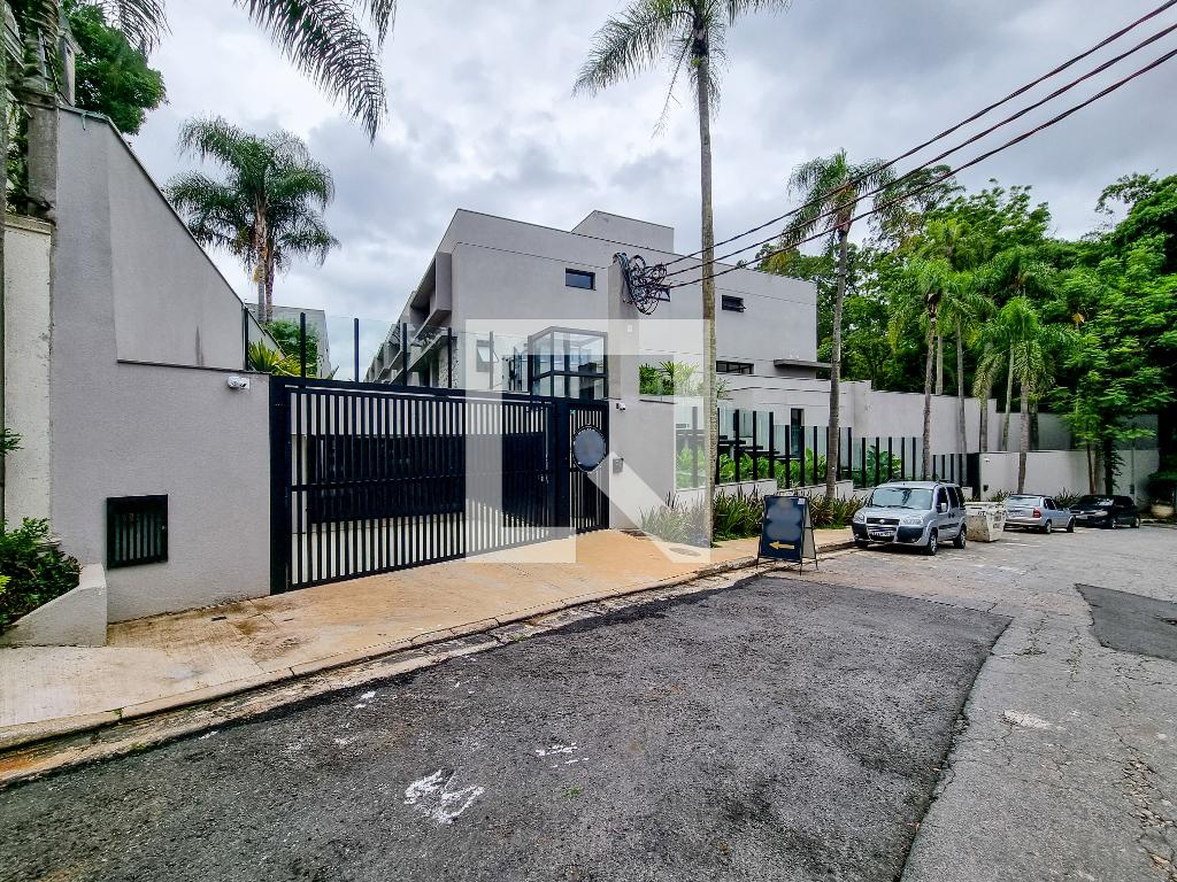 Fachada do Condomínio Condomínio Hípica Max Garden