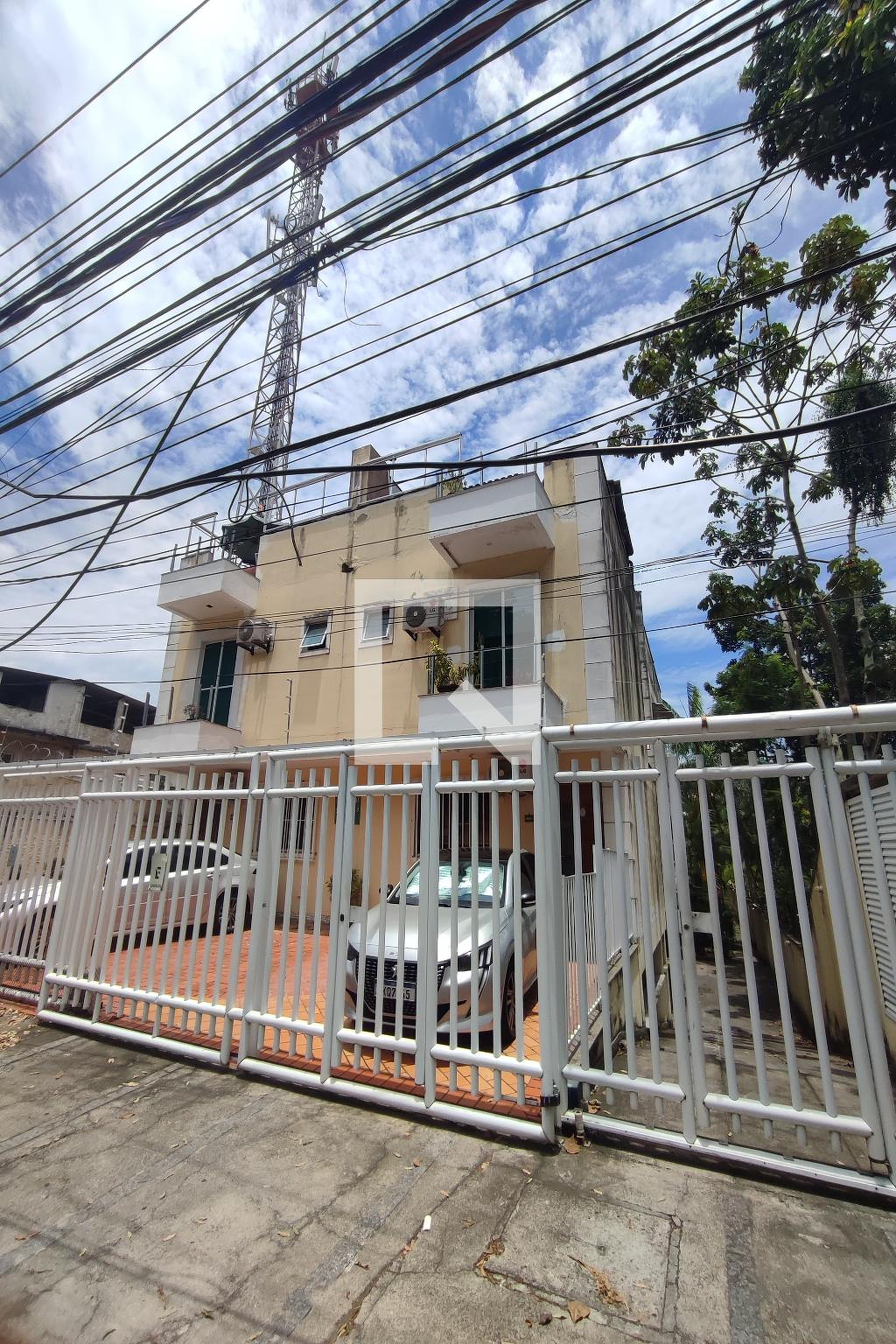 Fachada Condomínio em Rua Comendador Siqueira, 698