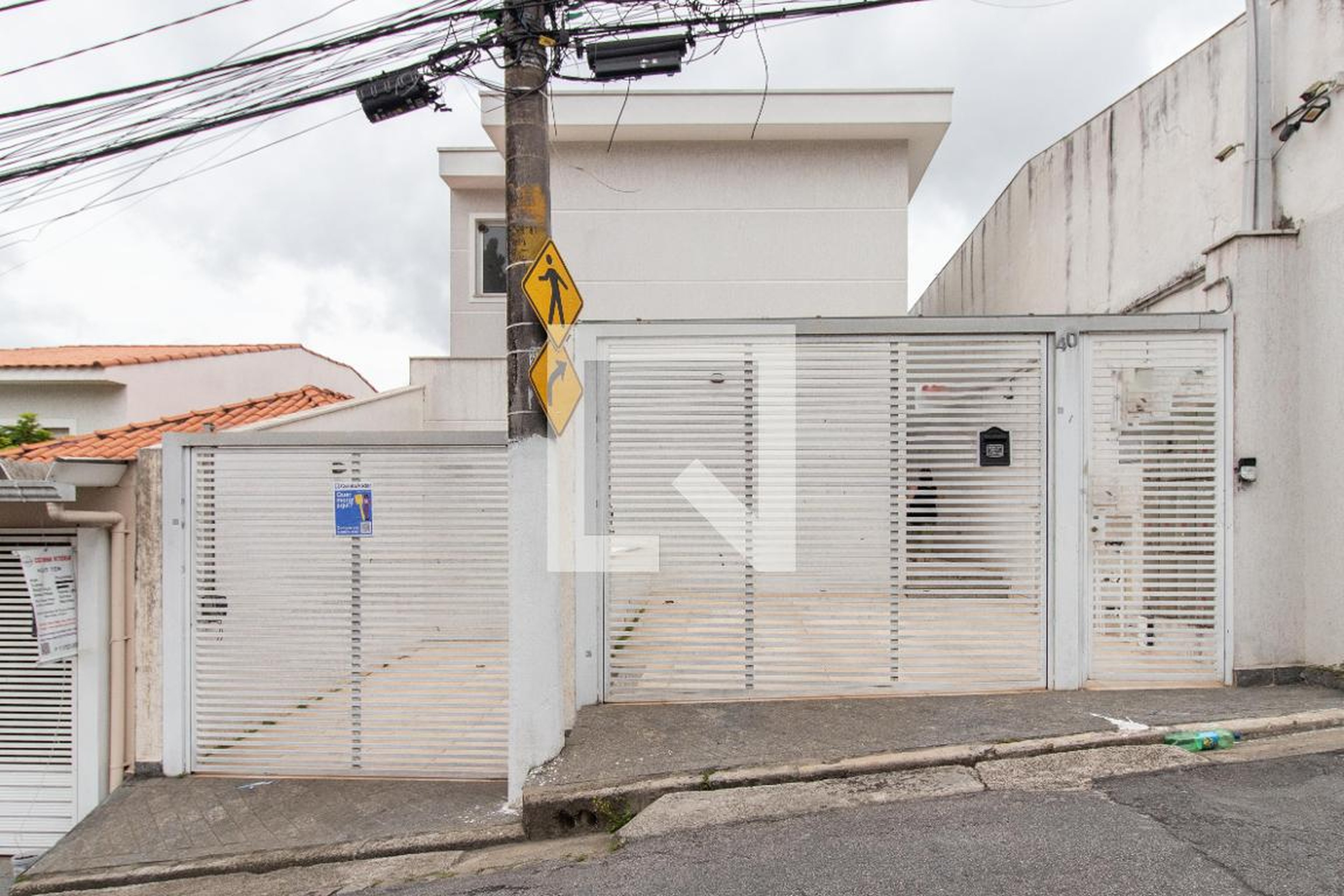 Fachada Condomínio em Rua Oceânia, 40