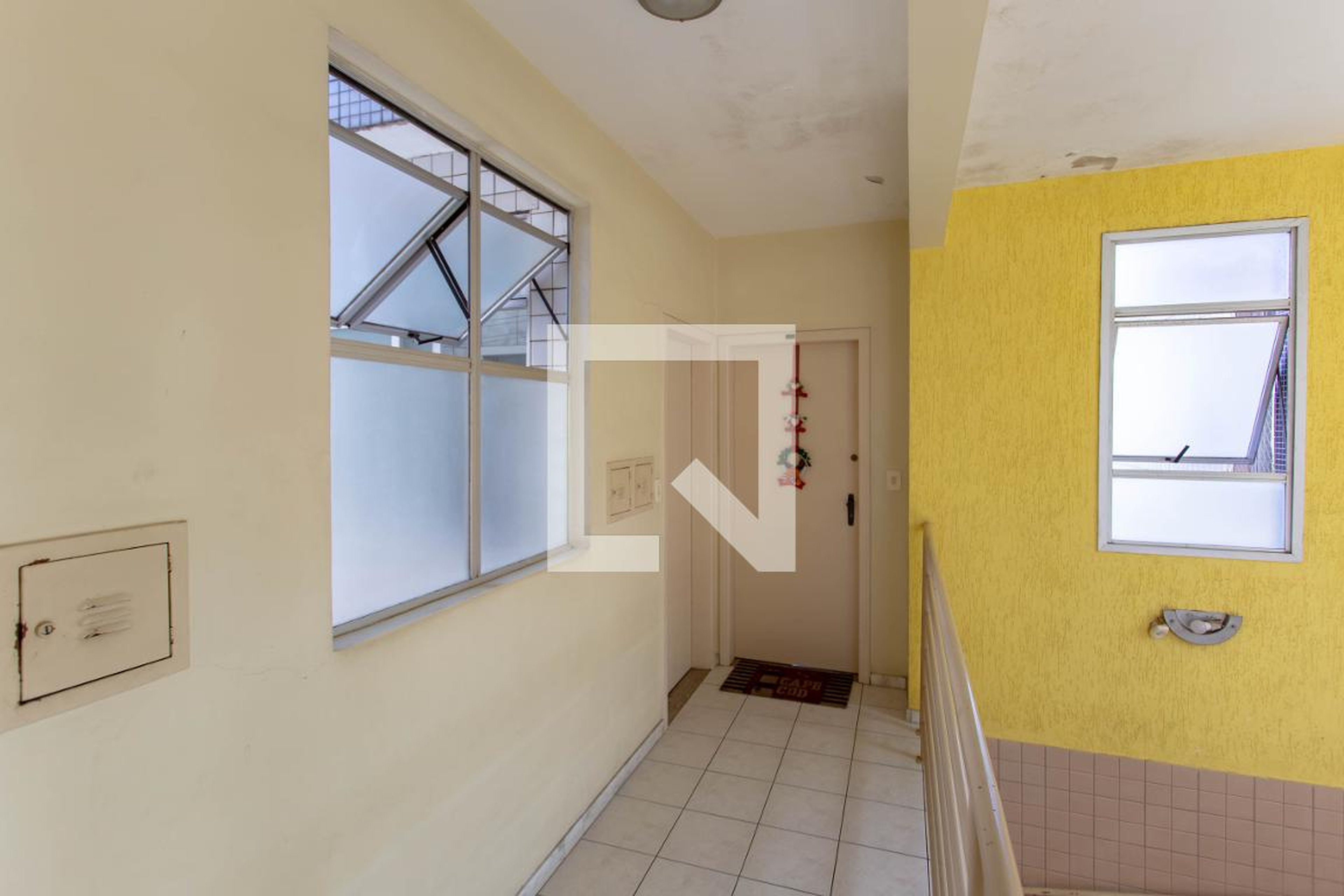 Entrada Condomínio em Rua Gláuber Rocha, 51