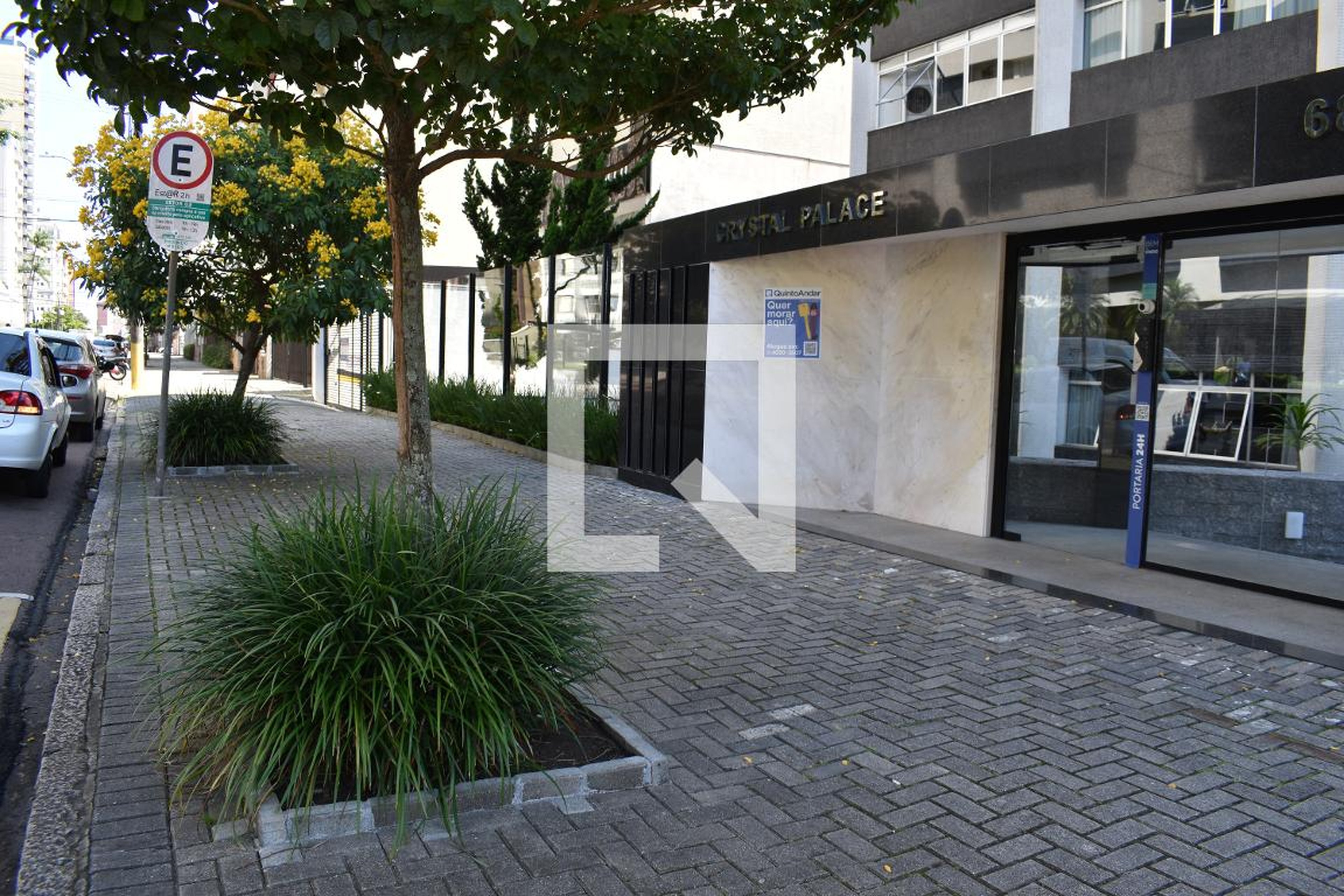 Fachada Condomínio em Rua Buenos Aires, 681