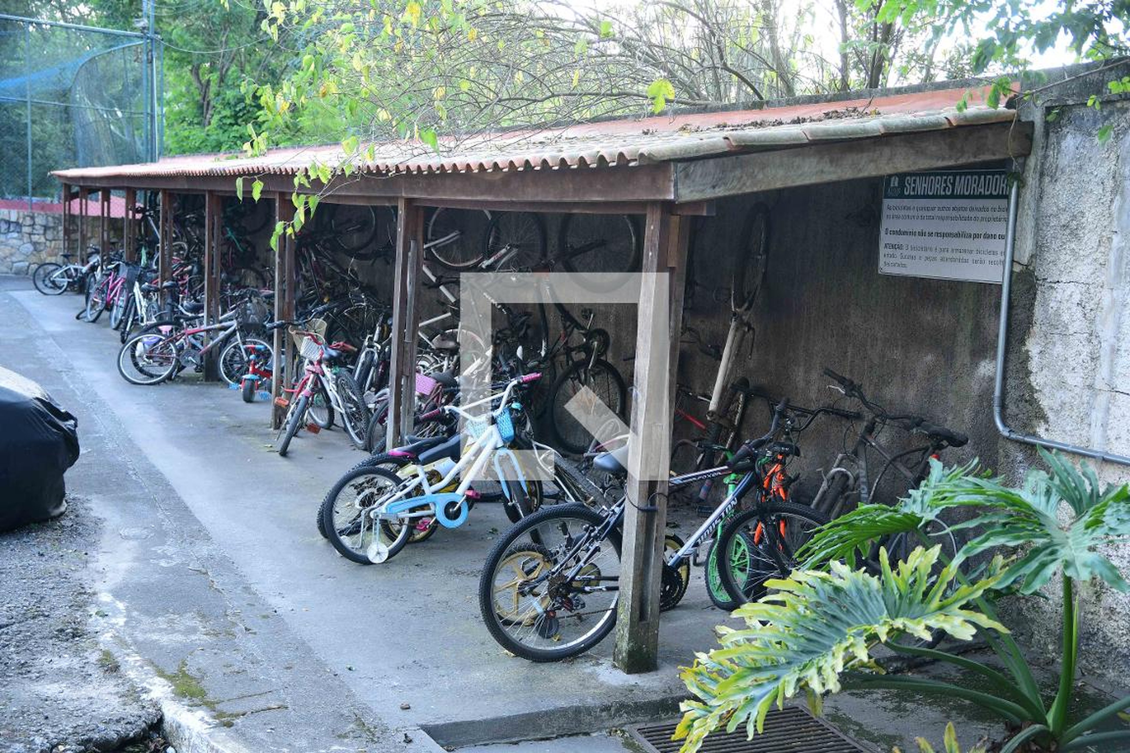 Bicicletário - Altos da Raposo