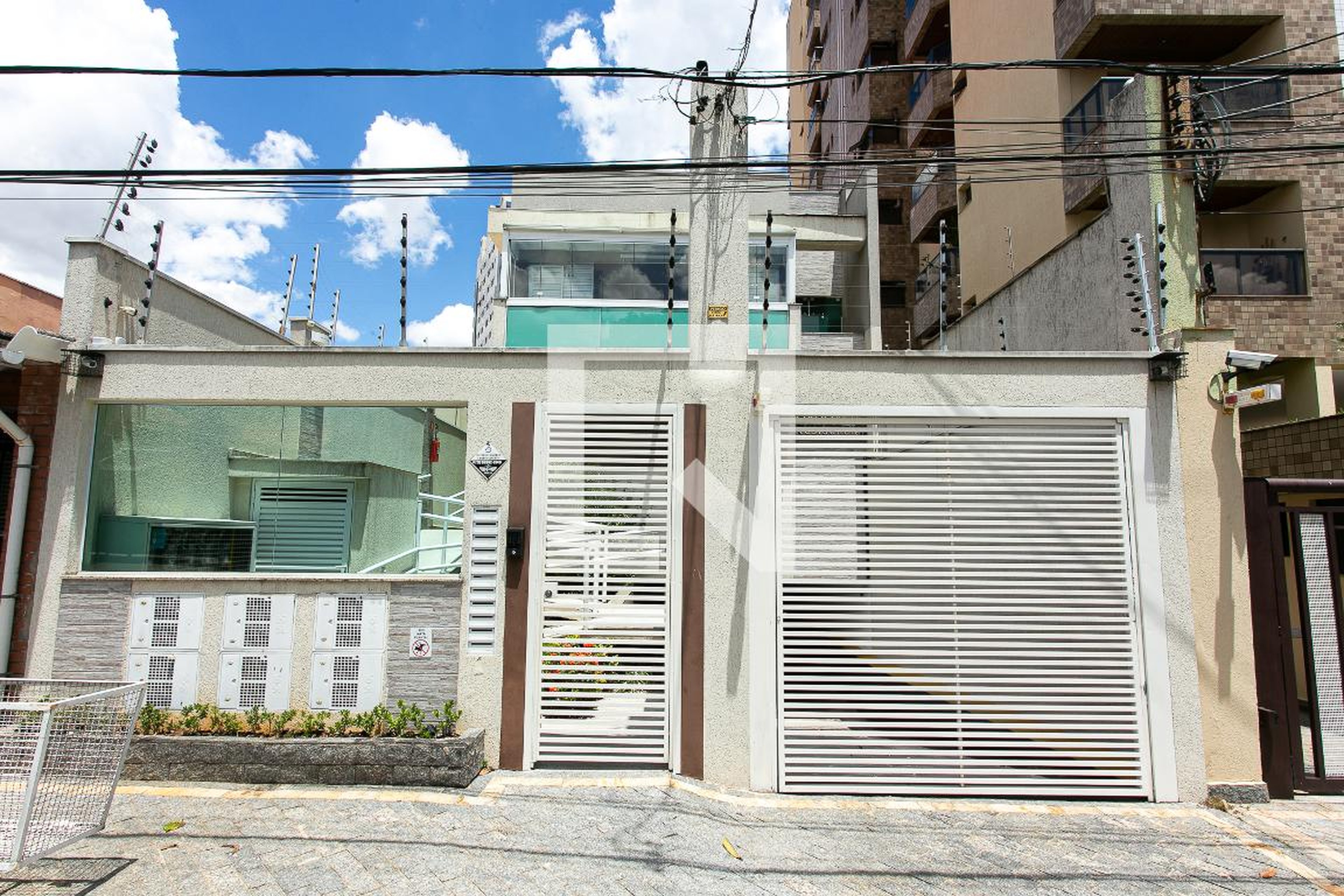 Fachada Condomínio em Rua Cabrália, 39