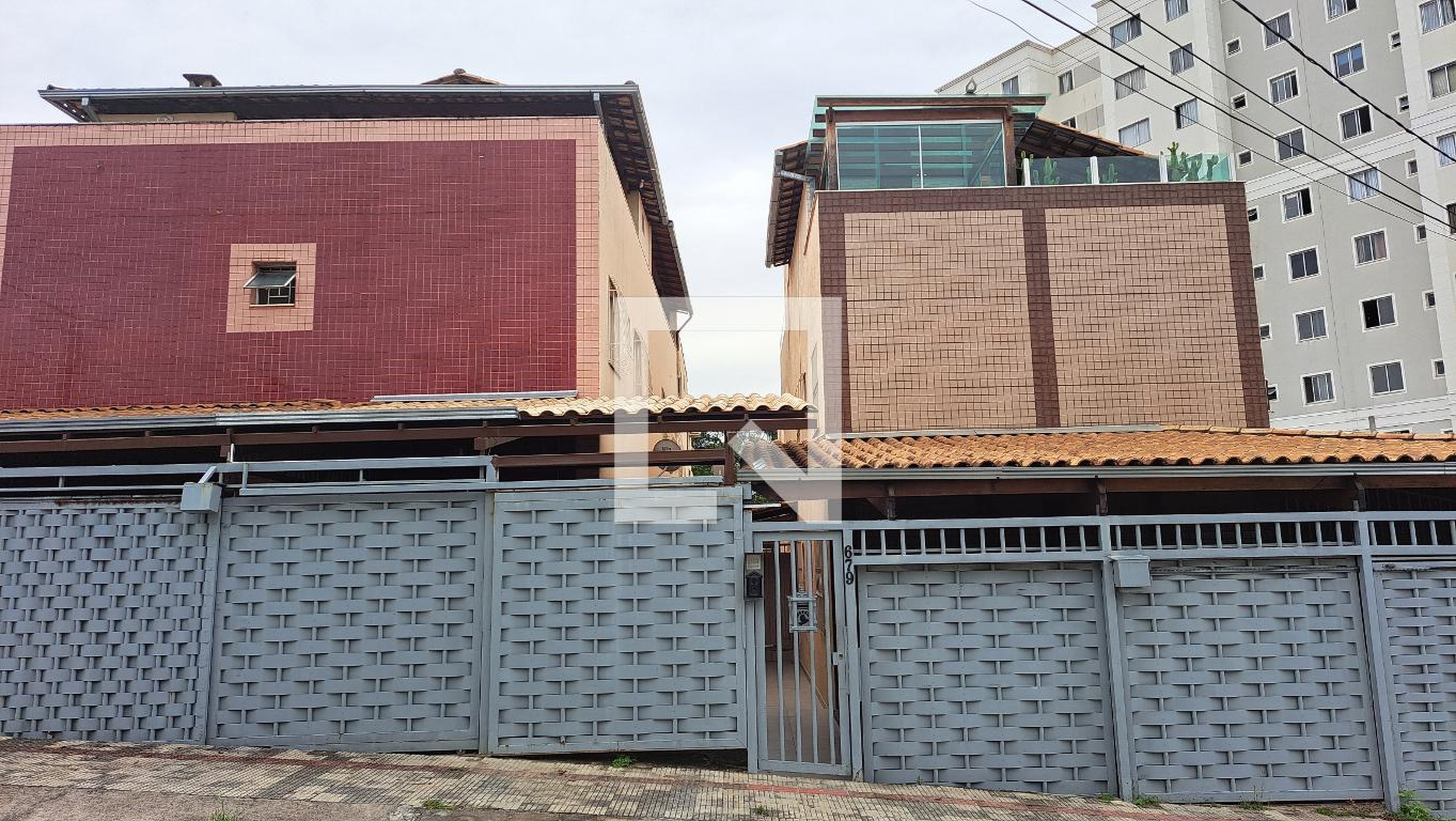 Fachada Condomínio em Rua Heitor Sócrates Cardoso, 679