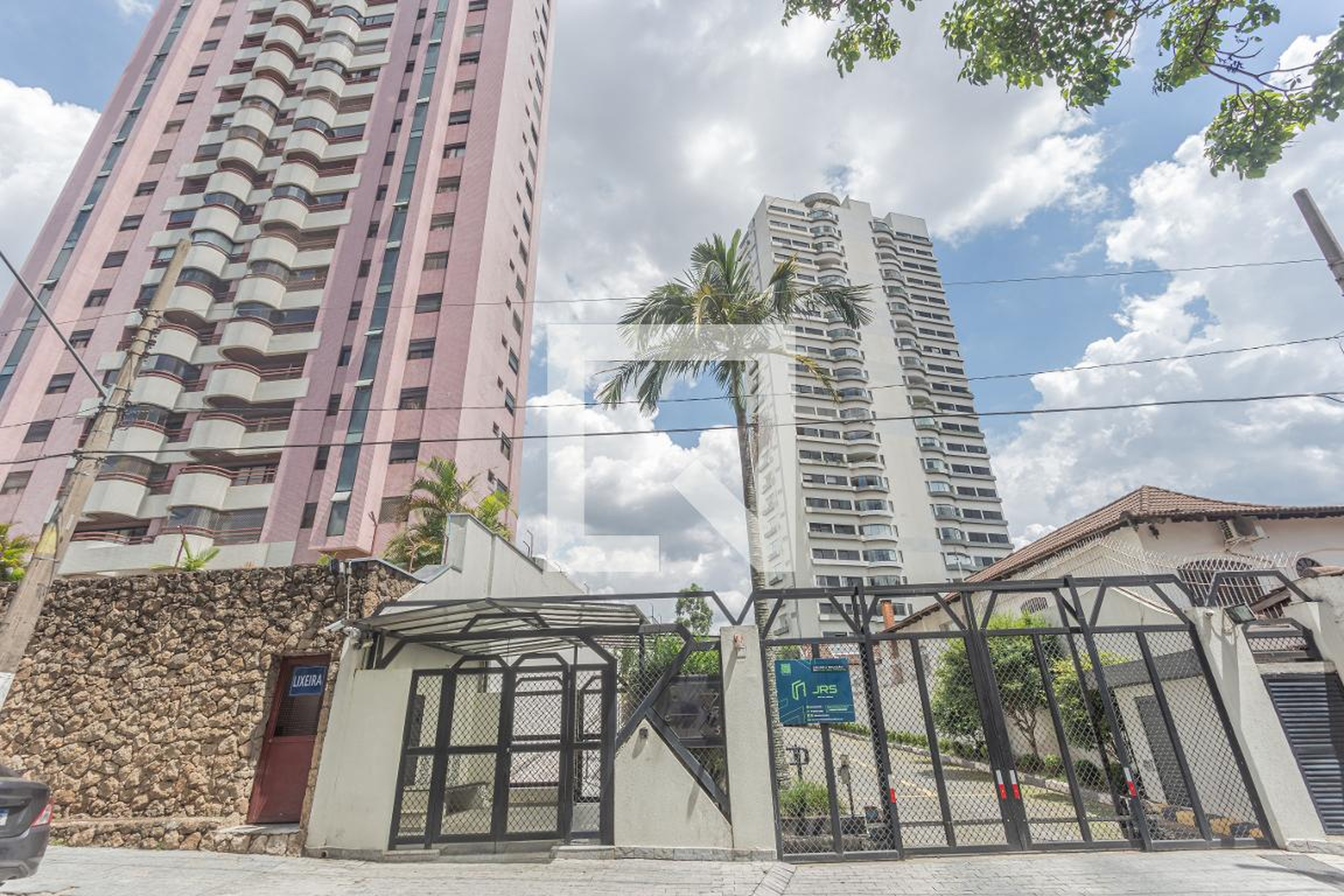 Fachada Condomínio em Rua Antônio José Gonçalves, 1