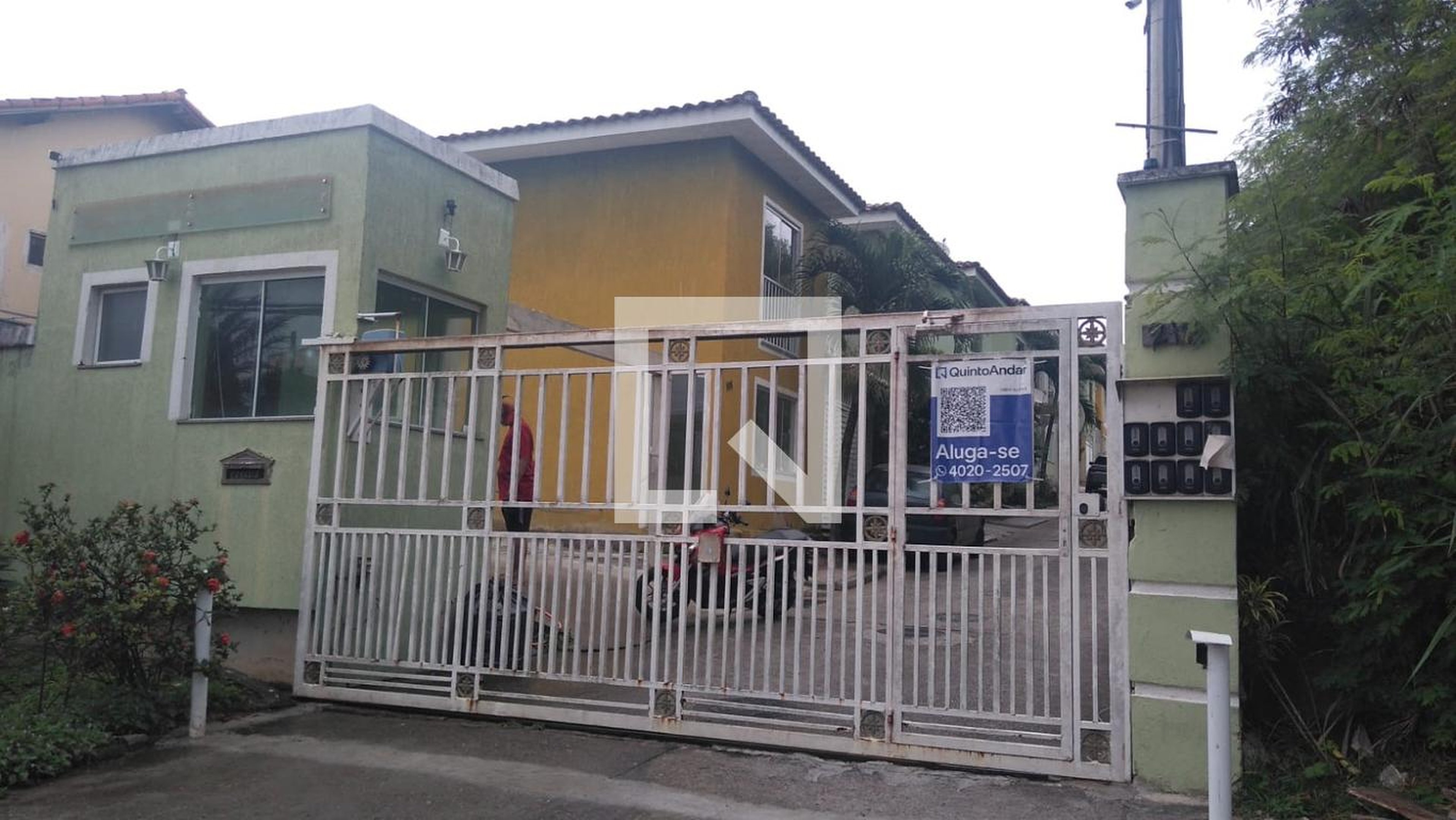 Fachada do condomínio Condomínio em Rua Mirinzal, 213