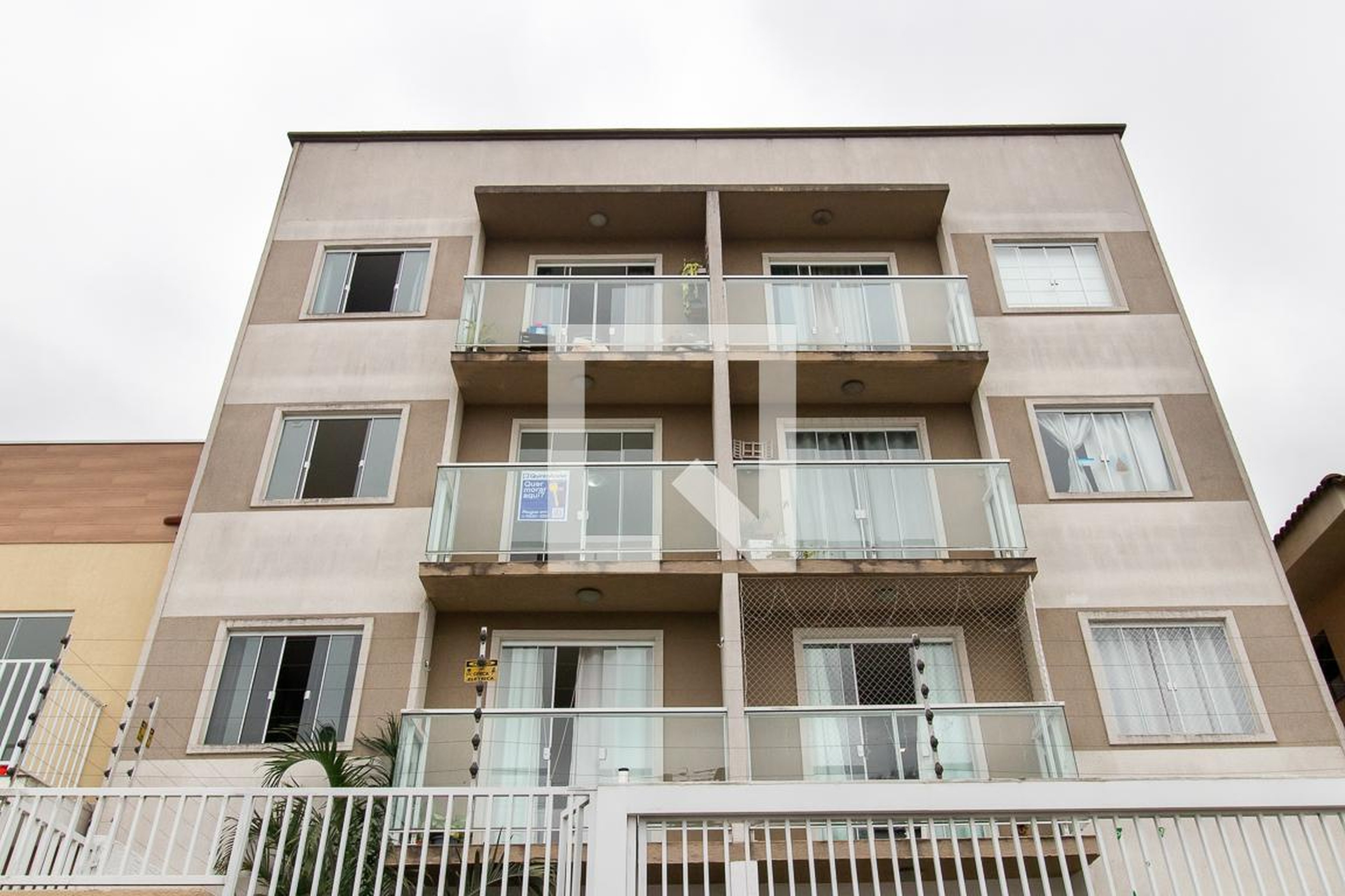 Fachada Condomínio em Rua Altevir de Lara, 817