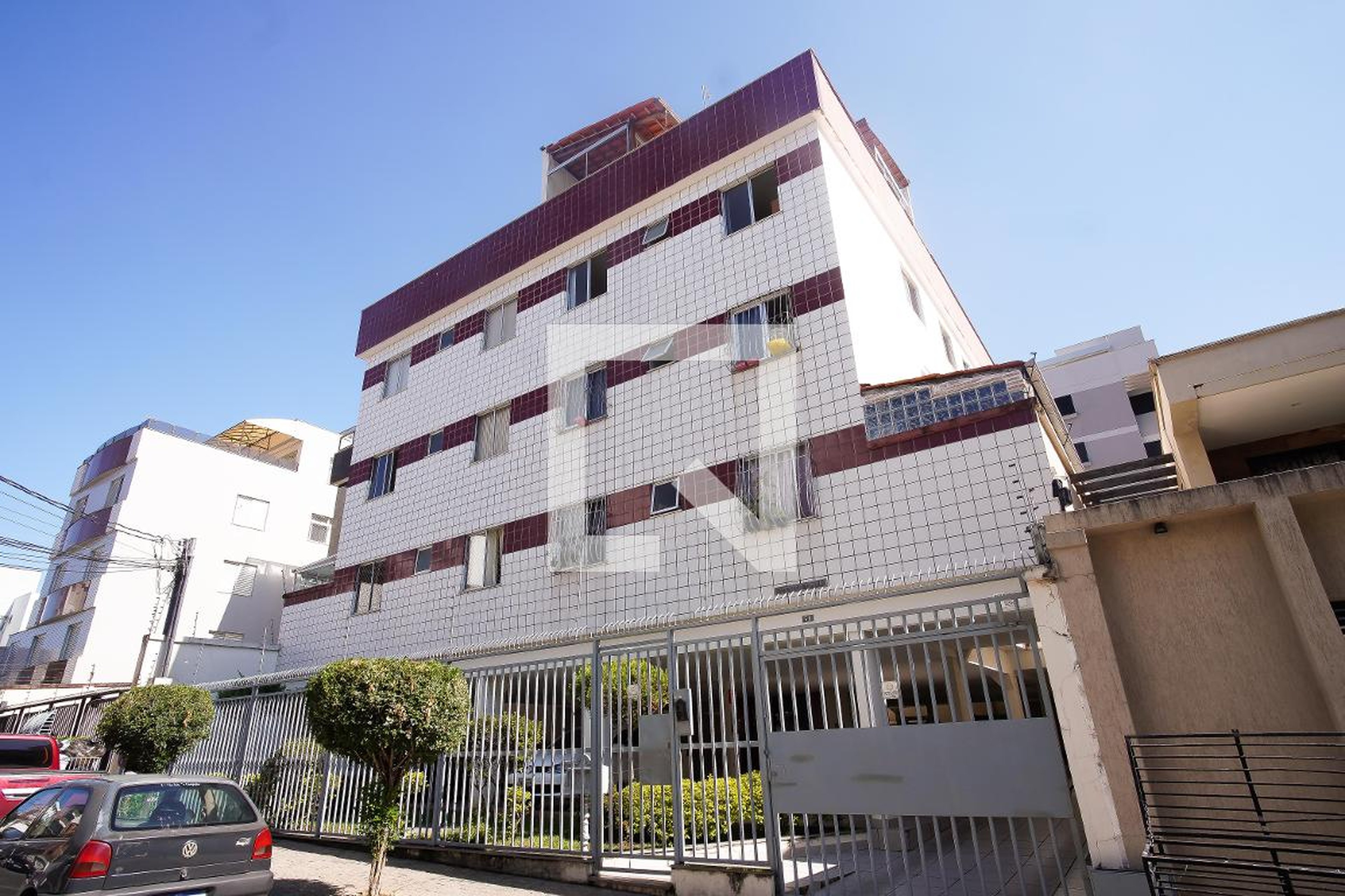 Fachada Condomínio em Rua Etelvina Vaz de Melo, 50