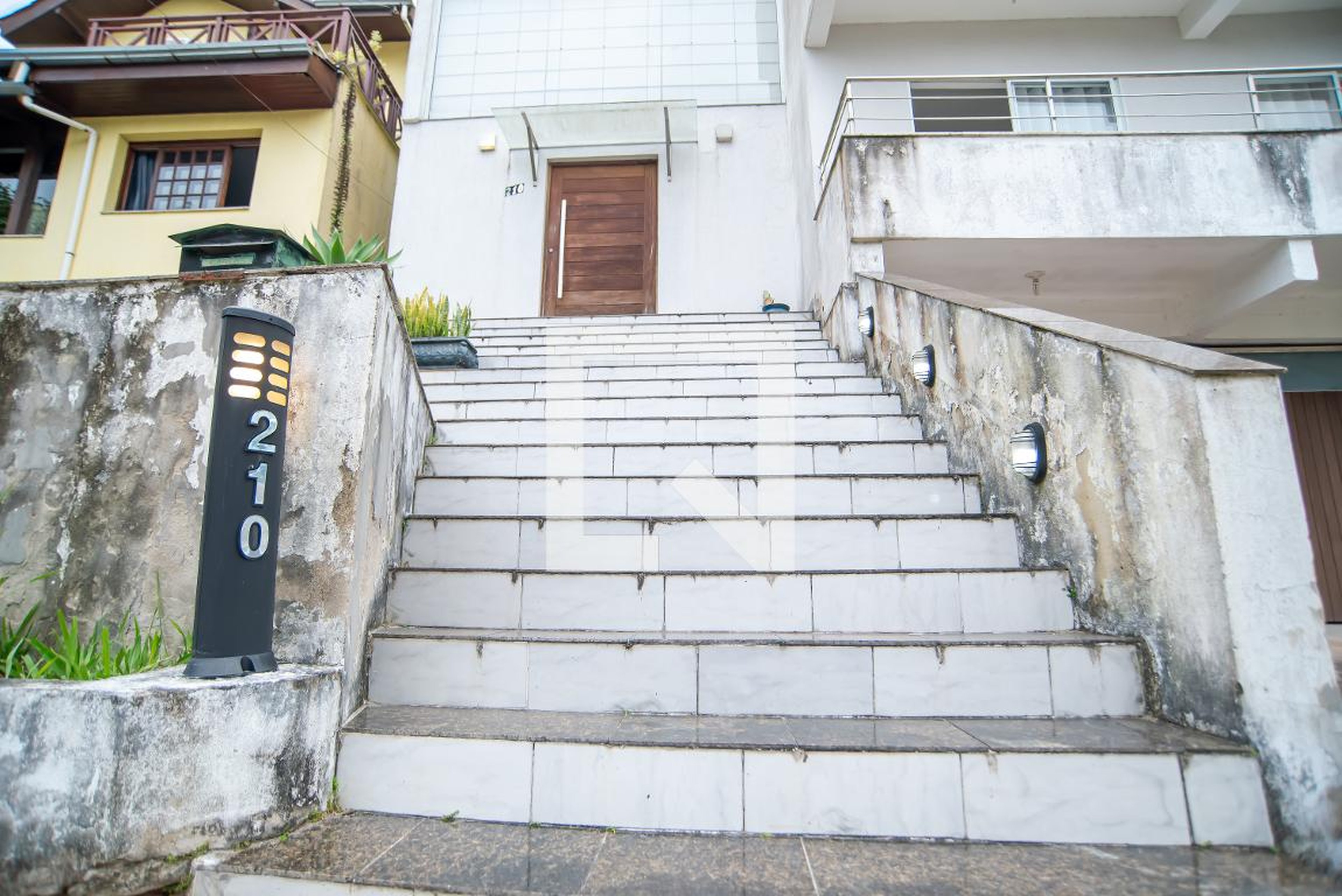 Fachada Condomínio em Rua Cangerana, 210