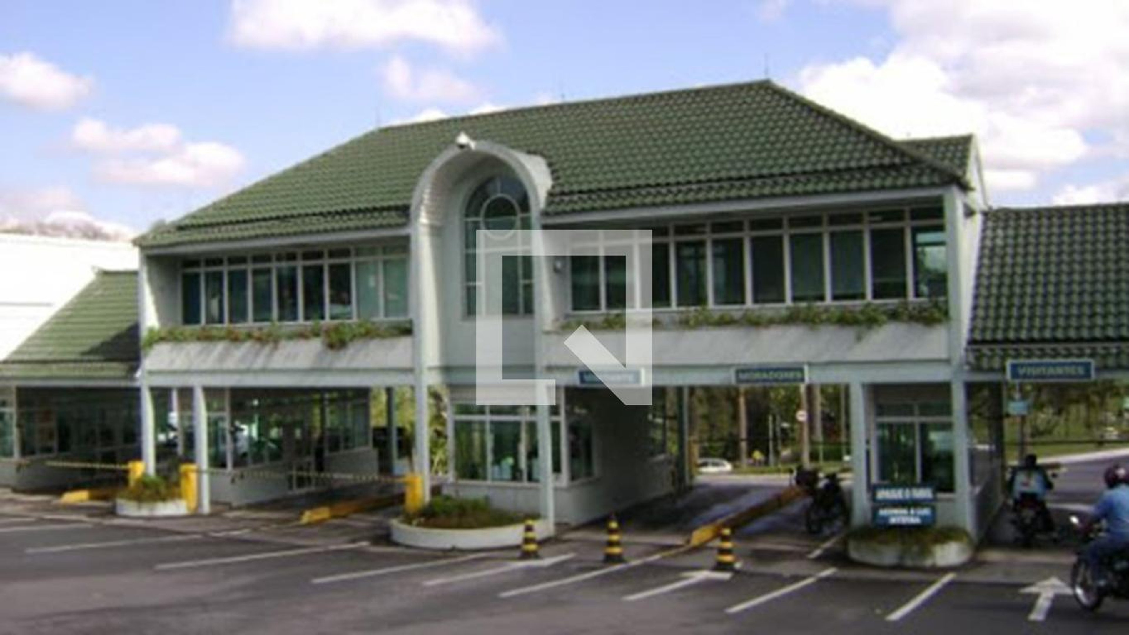 Fachada do Condomínio Condomínio em Alameda Malaquita, 165