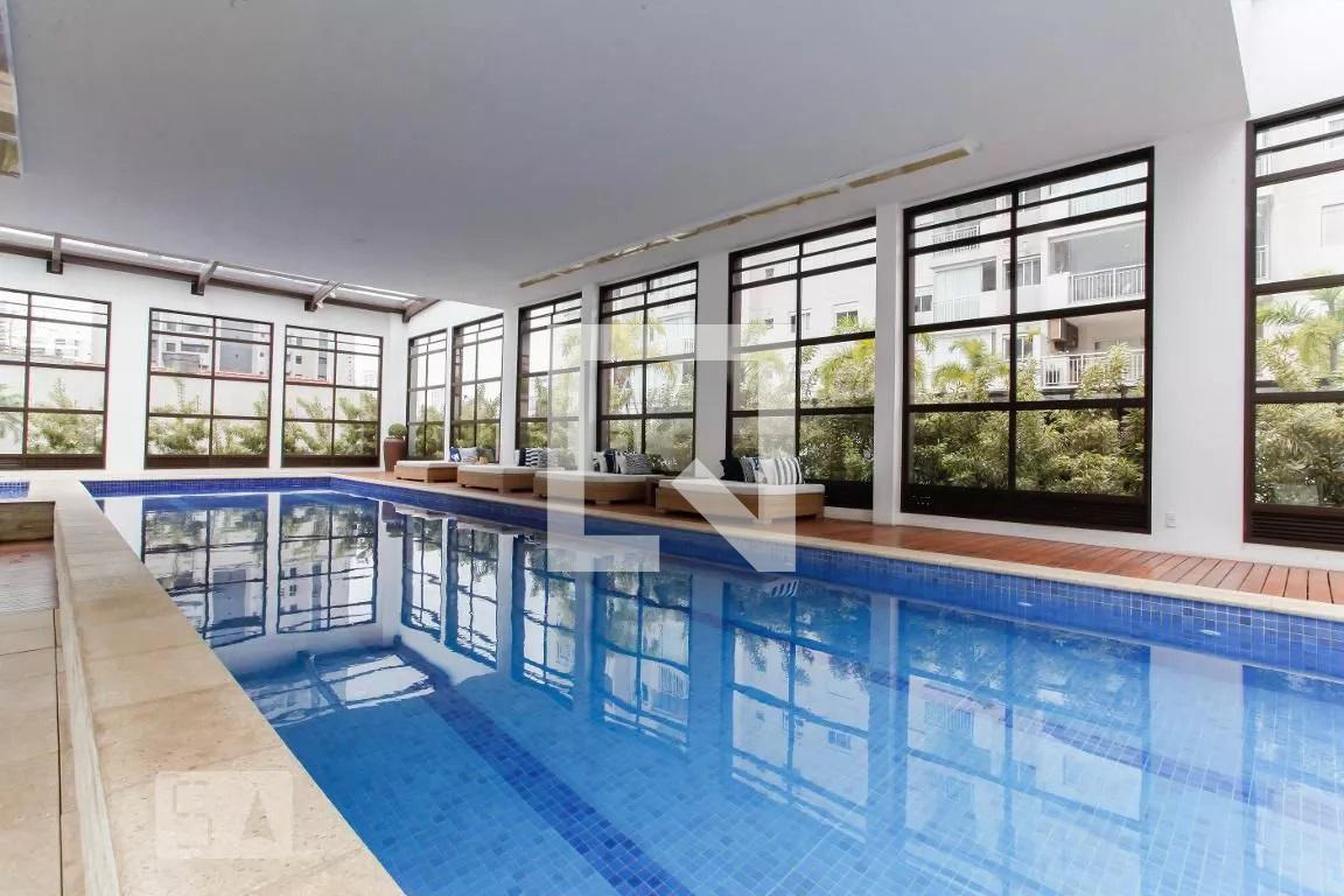 Piscina Coberta - Class Varanda Mariana