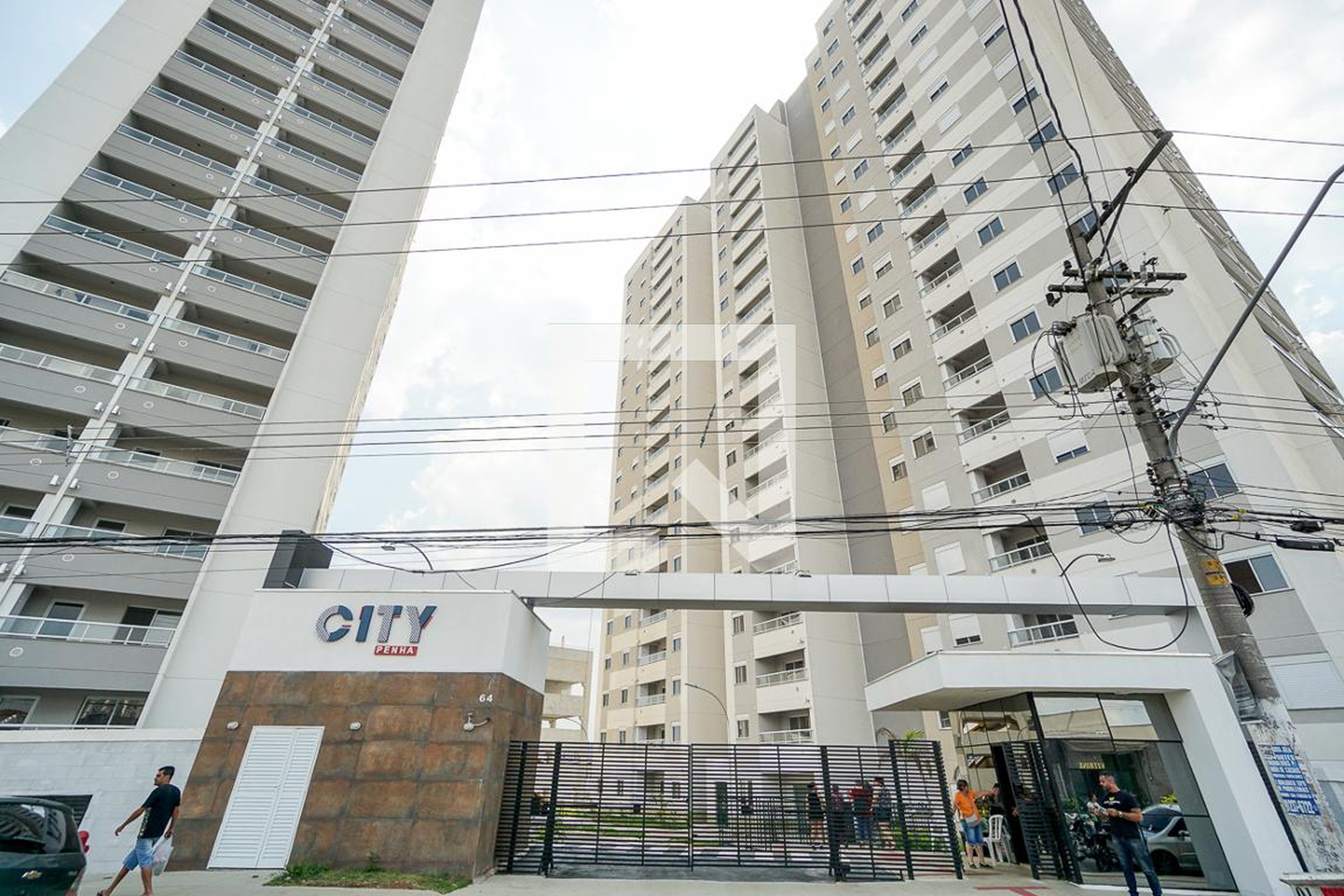 Fachada Condomínio em Rua Nilza, 74