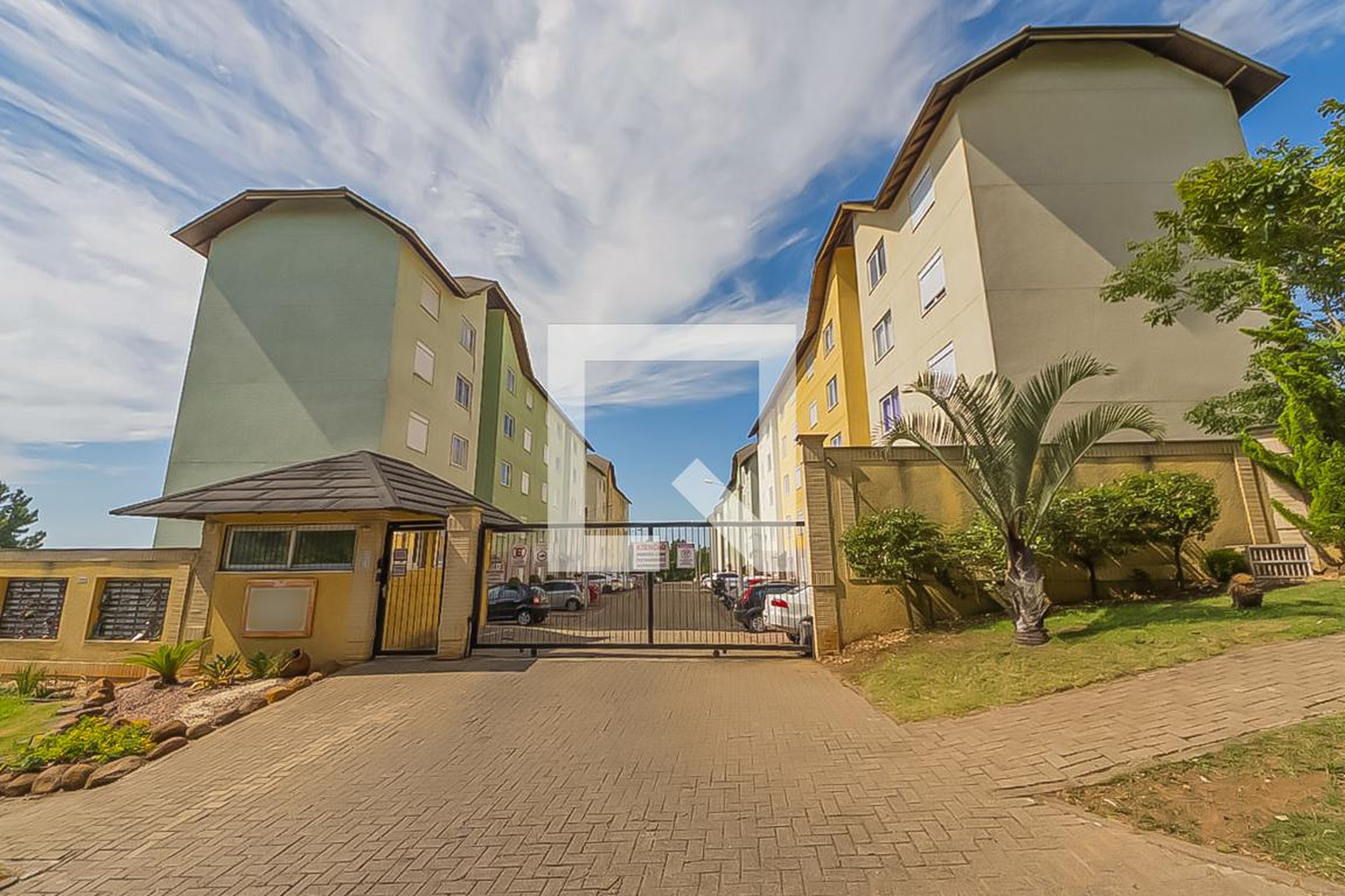 Fachada Condomínio em Rua João Pedro Schmitt, 997