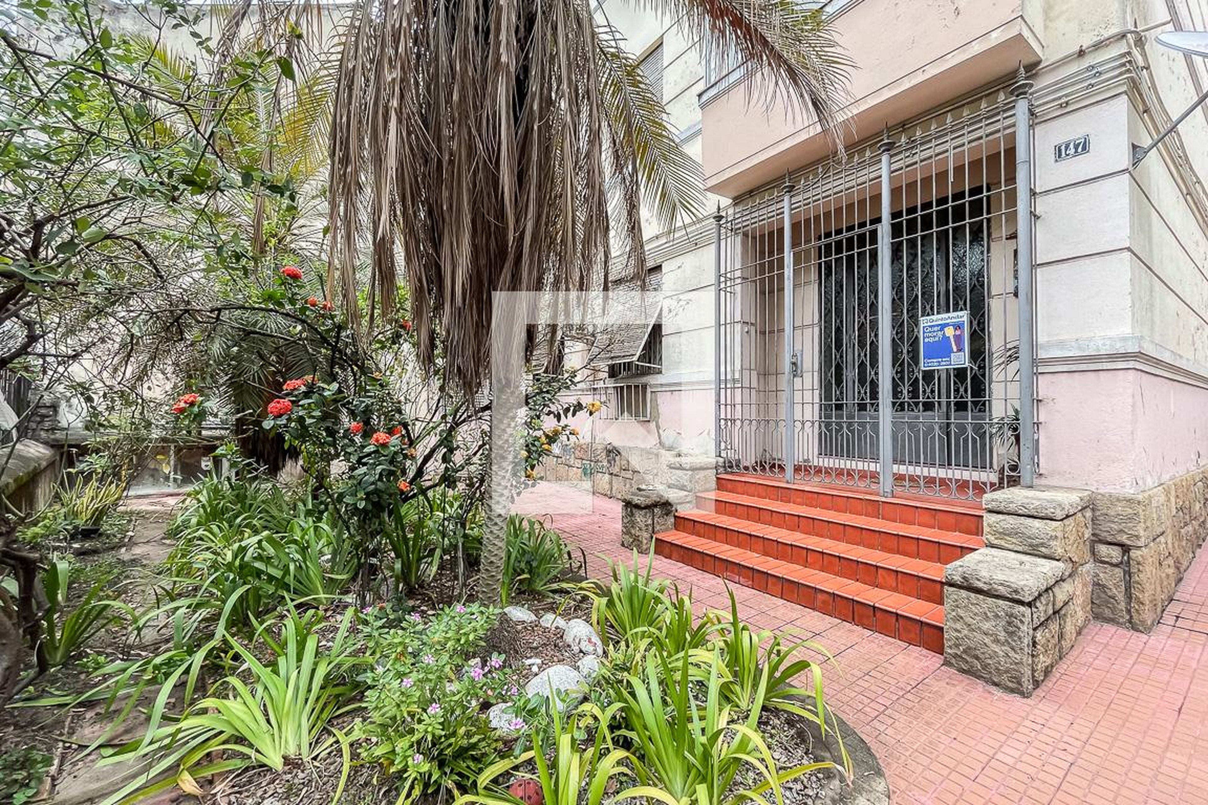 Fachada Condomínio em Rua do Bispo, 147