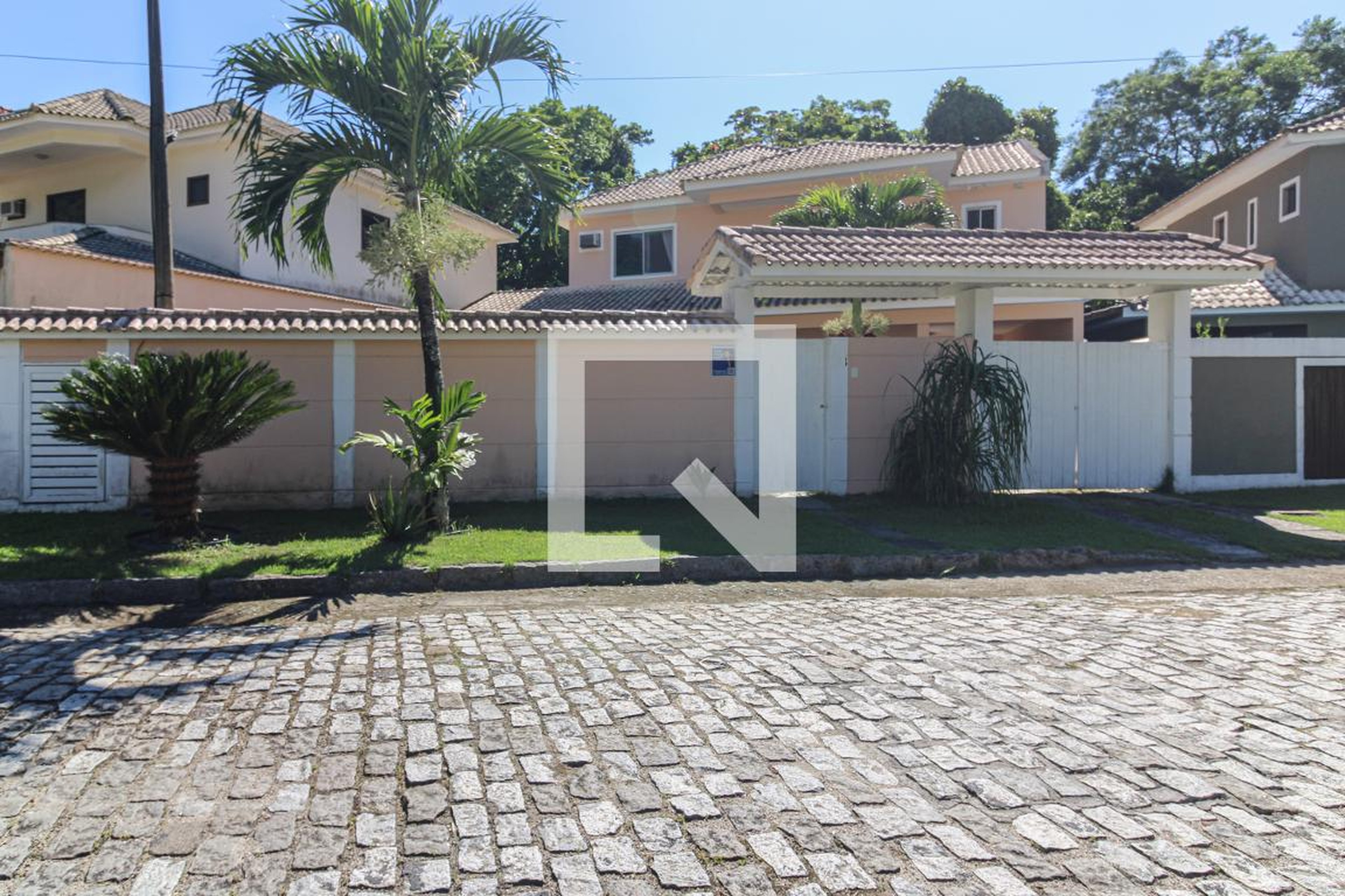 Fachada Condomínio em Estrada Frei Tibúrcio Semsaida, 500