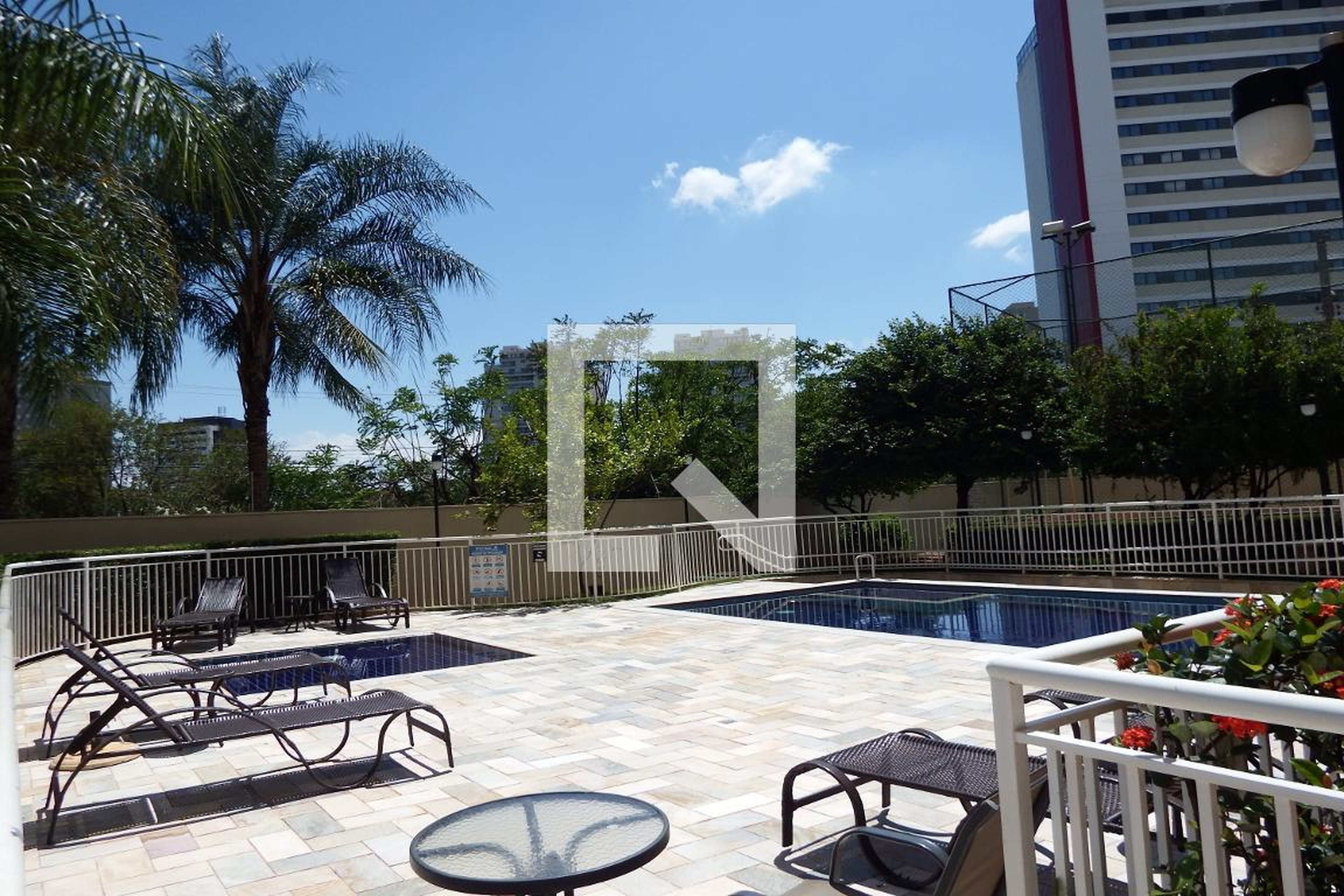 Piscina Condomínio em Rua Engenheiro Guaraci Ribeiro Monteiro, 181