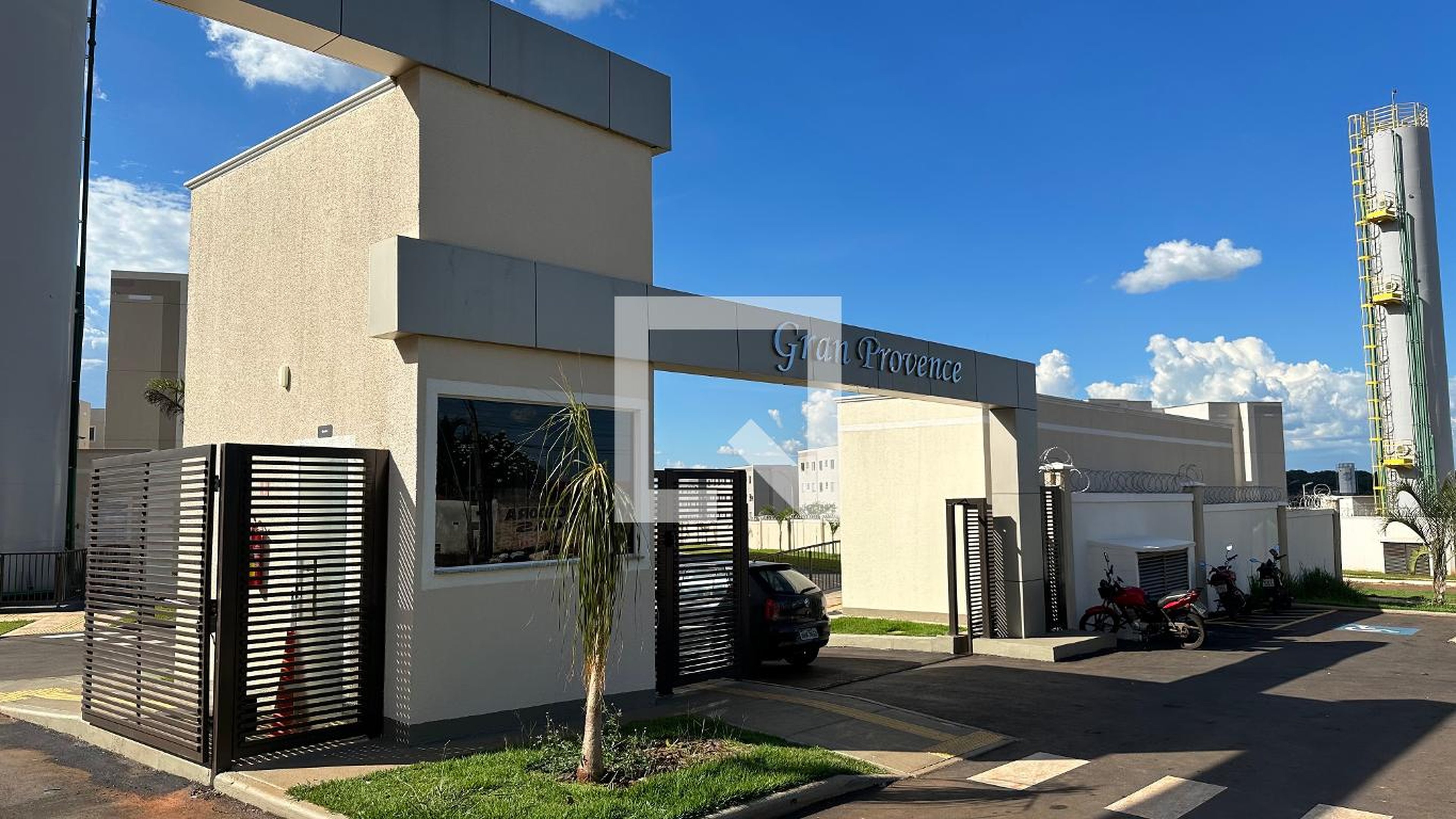 Fachada Condomínio em Avenida José Batista Gregório, 32