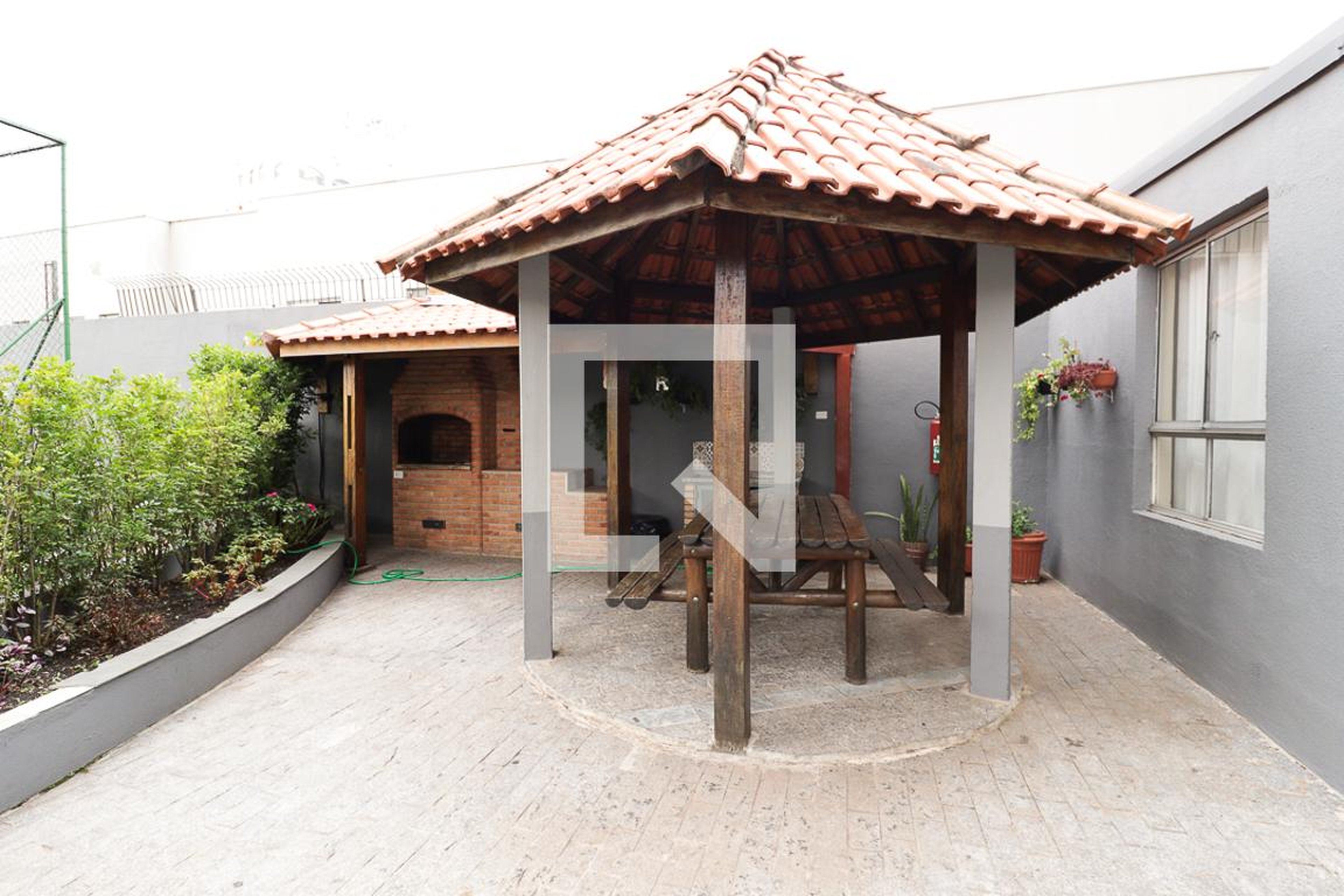 Churrasqueira - Praça Das Árvores