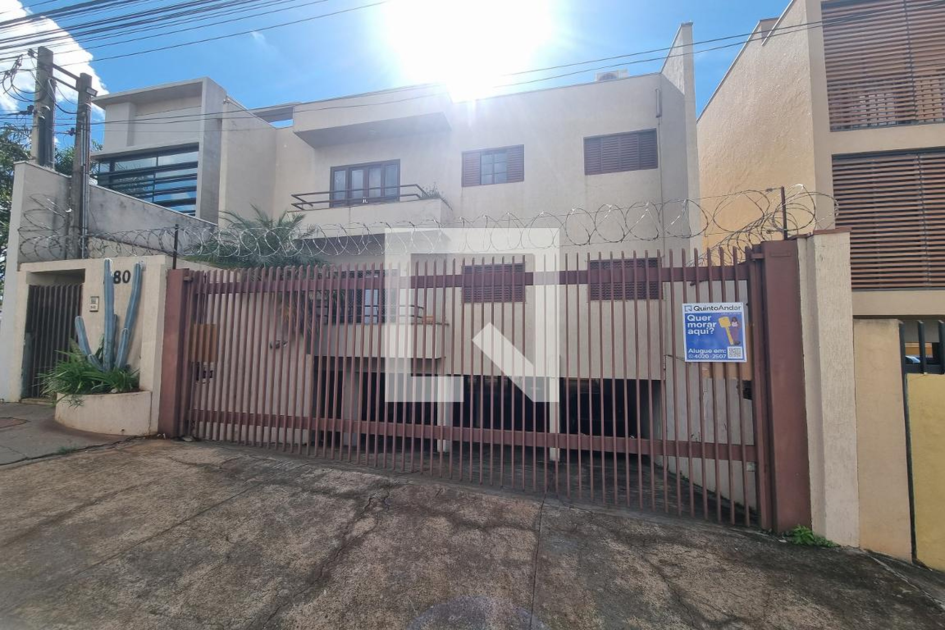 Fachada Condomínio em Rua Benedita Viêira Eugênio, 280