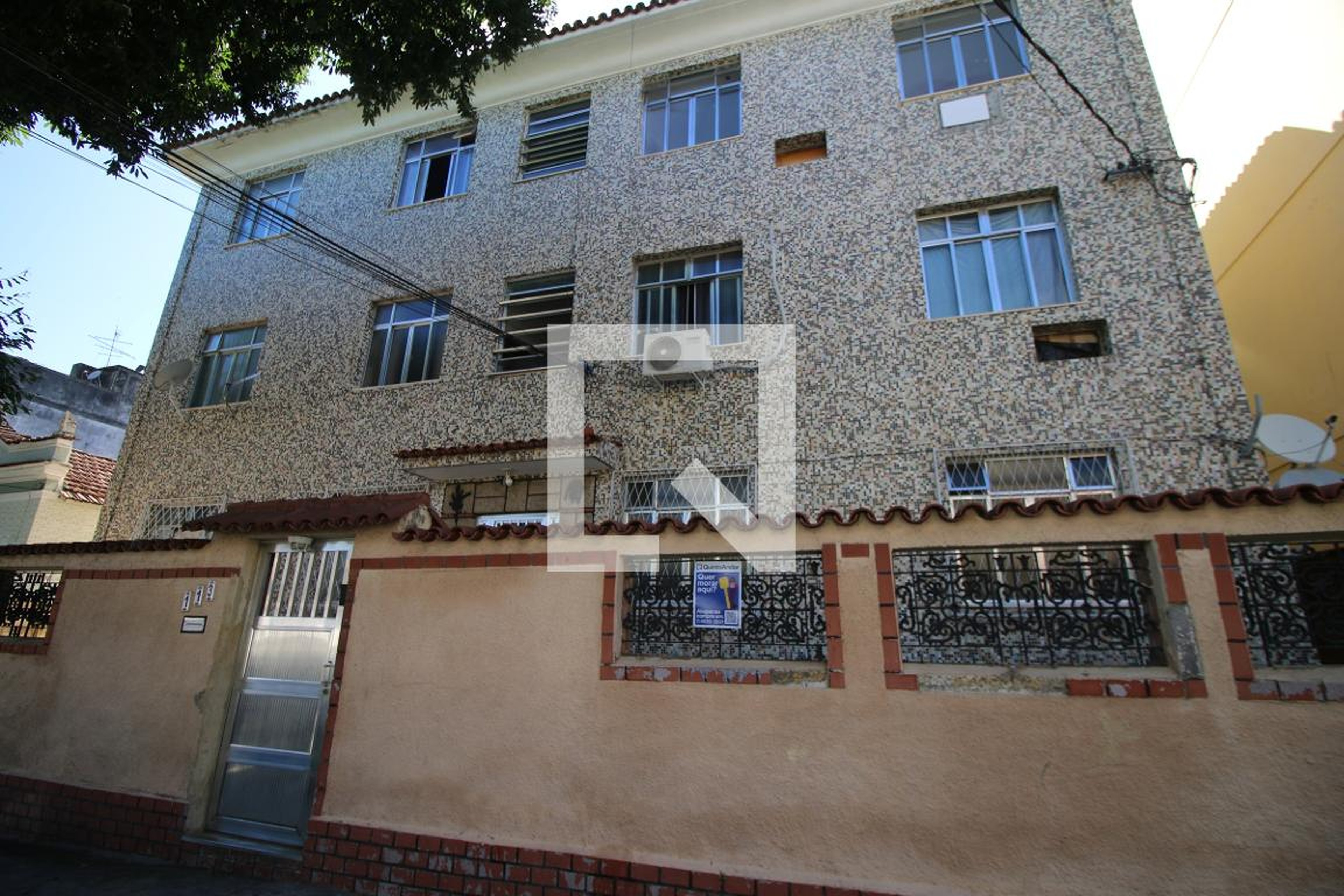 Fachada do Prédio Condomínio em Rua Juvenal Galeno, 113