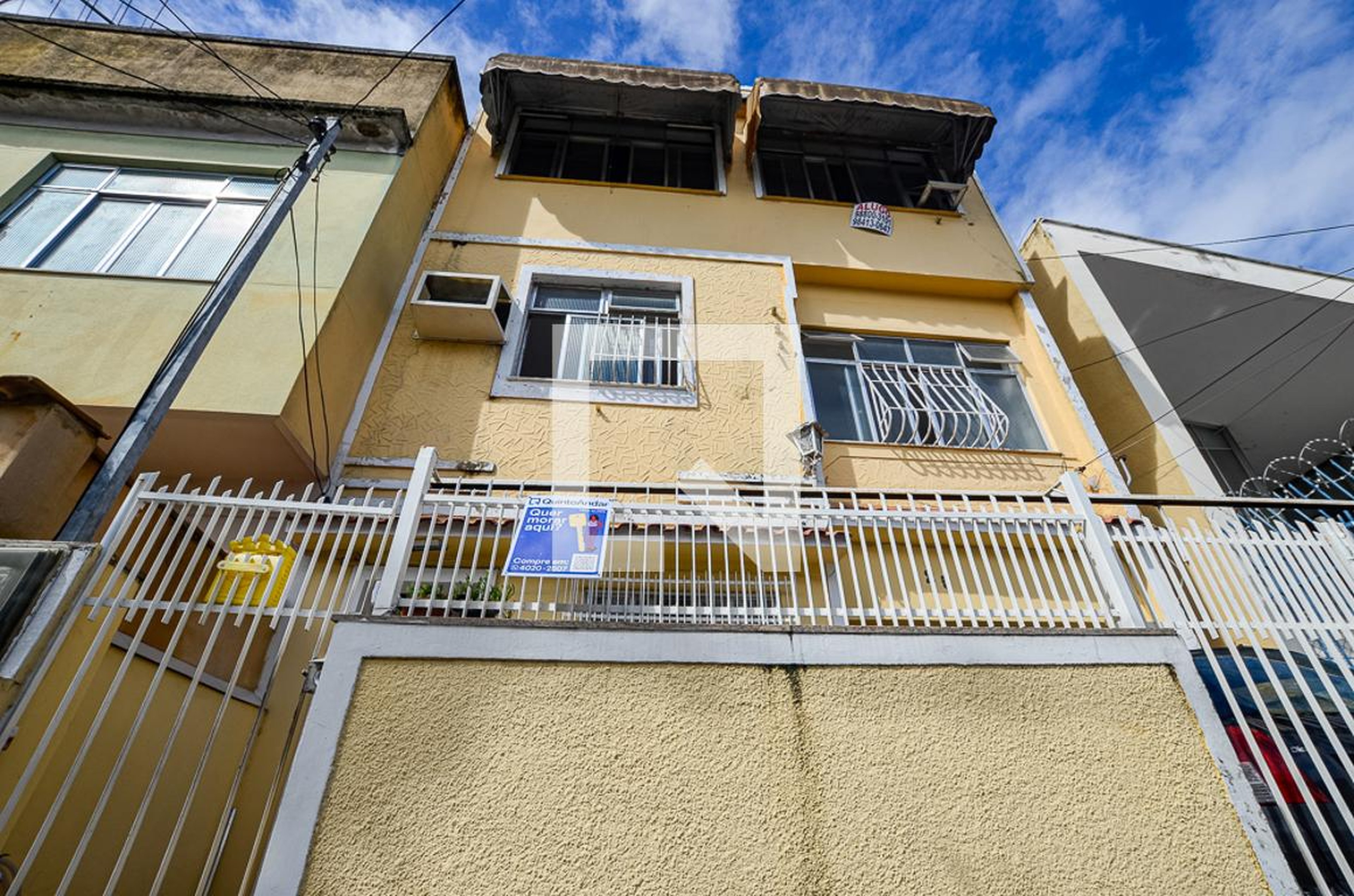 Fachada Condomínio em Rua Galvão, 25