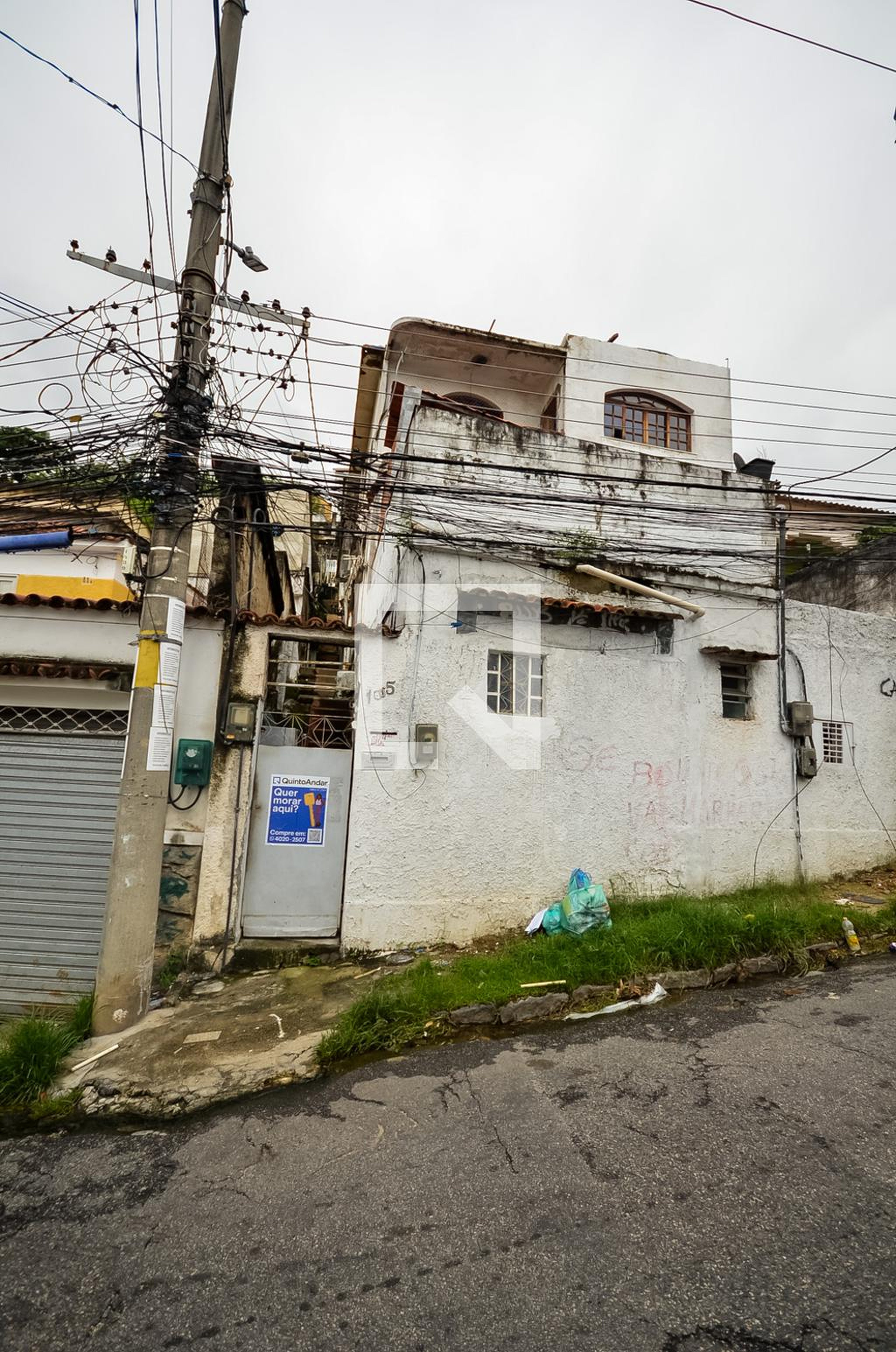 Fachada Condomínio em Rua Alfredo Pujol, 105