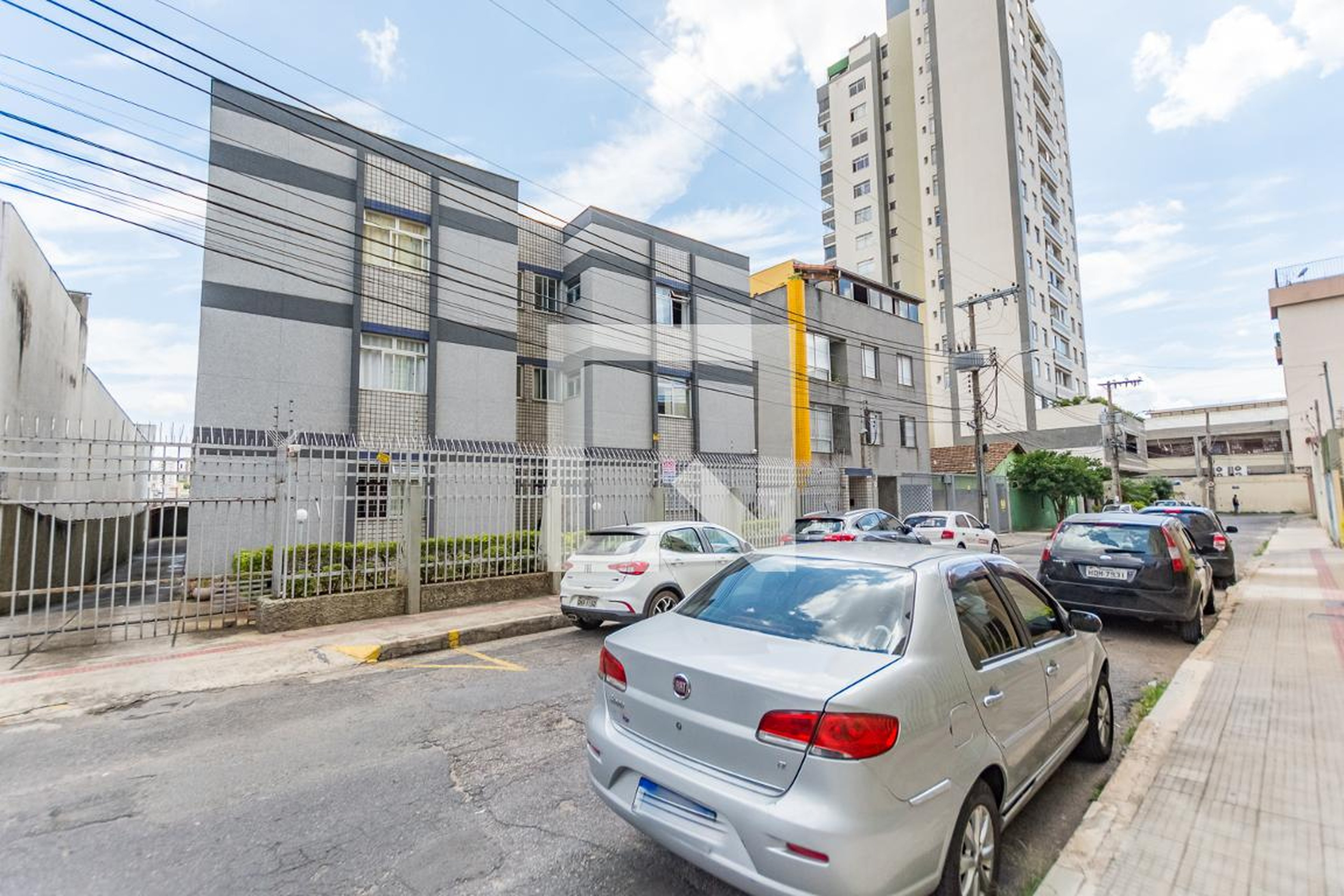 Fachada Condomínio em Rua Gilberto Corrêa e Castro, 62