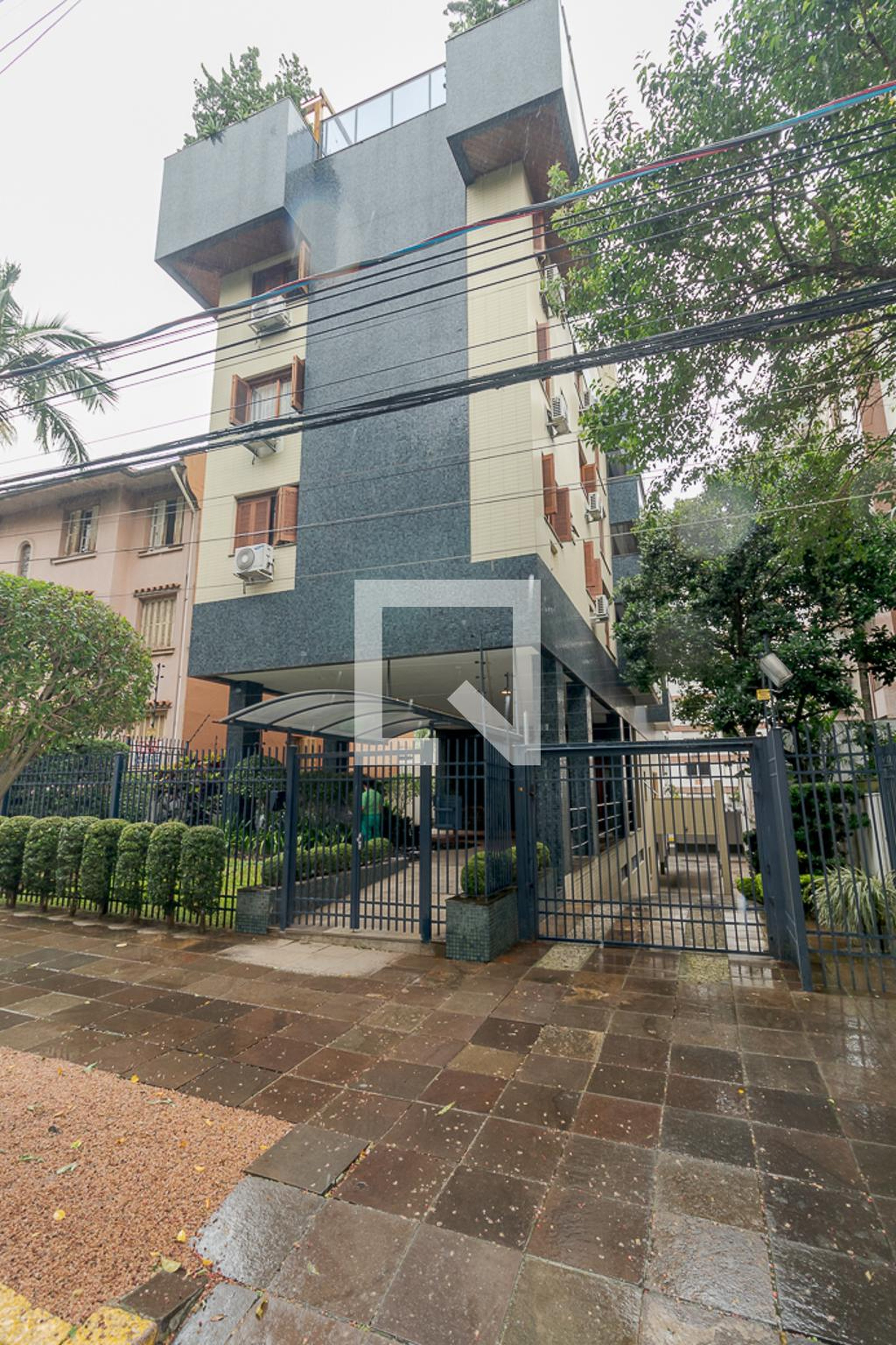 Fachada Condomínio em Rua Carlos Von Koseritz, 881