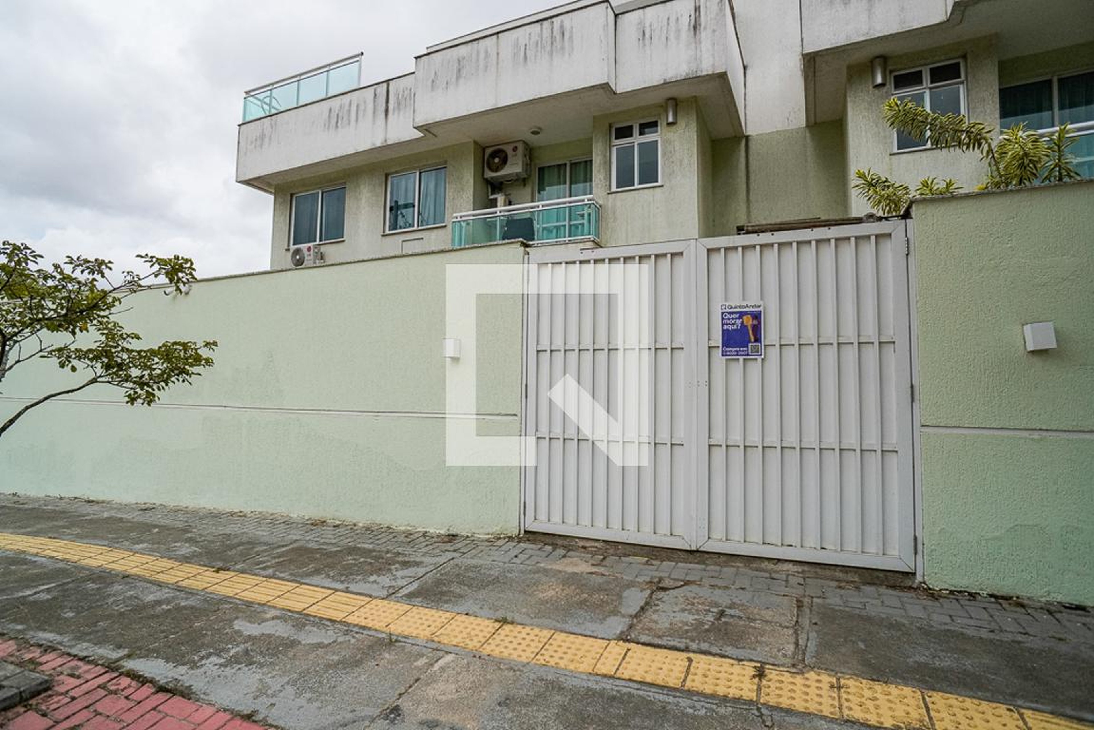 Fachada Condomínio em Rua São Sebastião Berta, 249