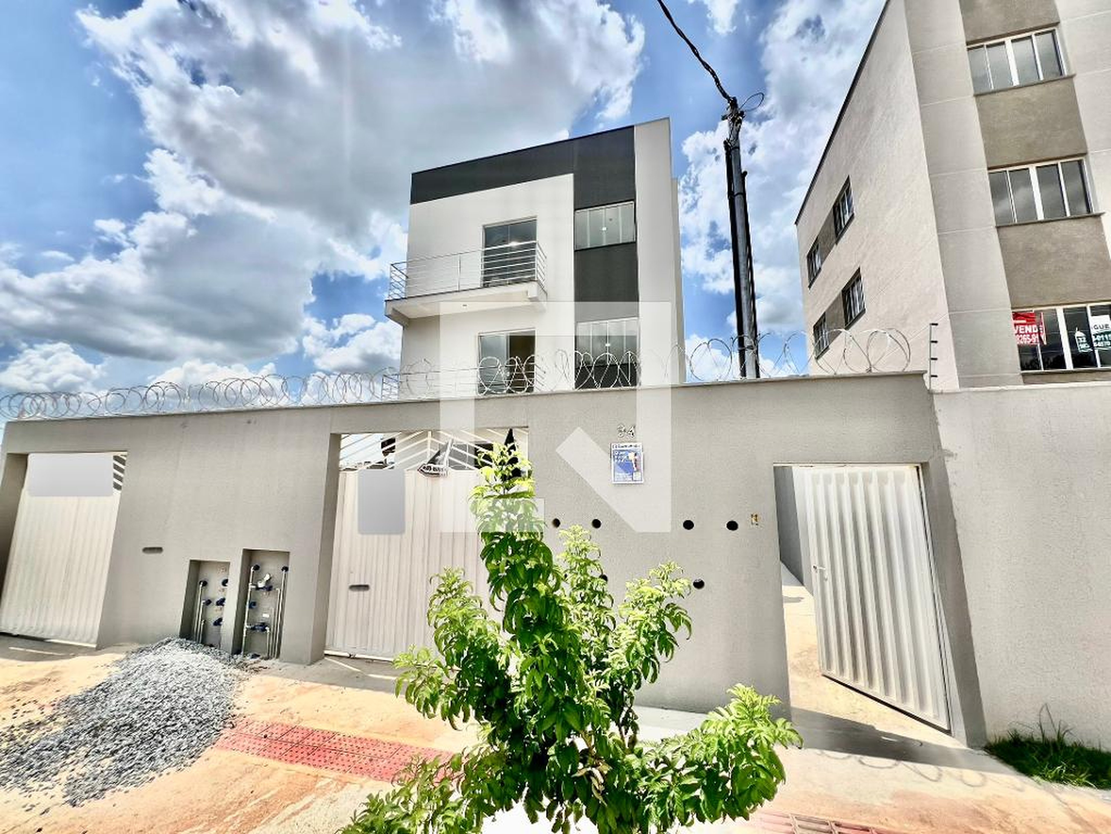 Fachada Condomínio em Rua Carandaí, 94