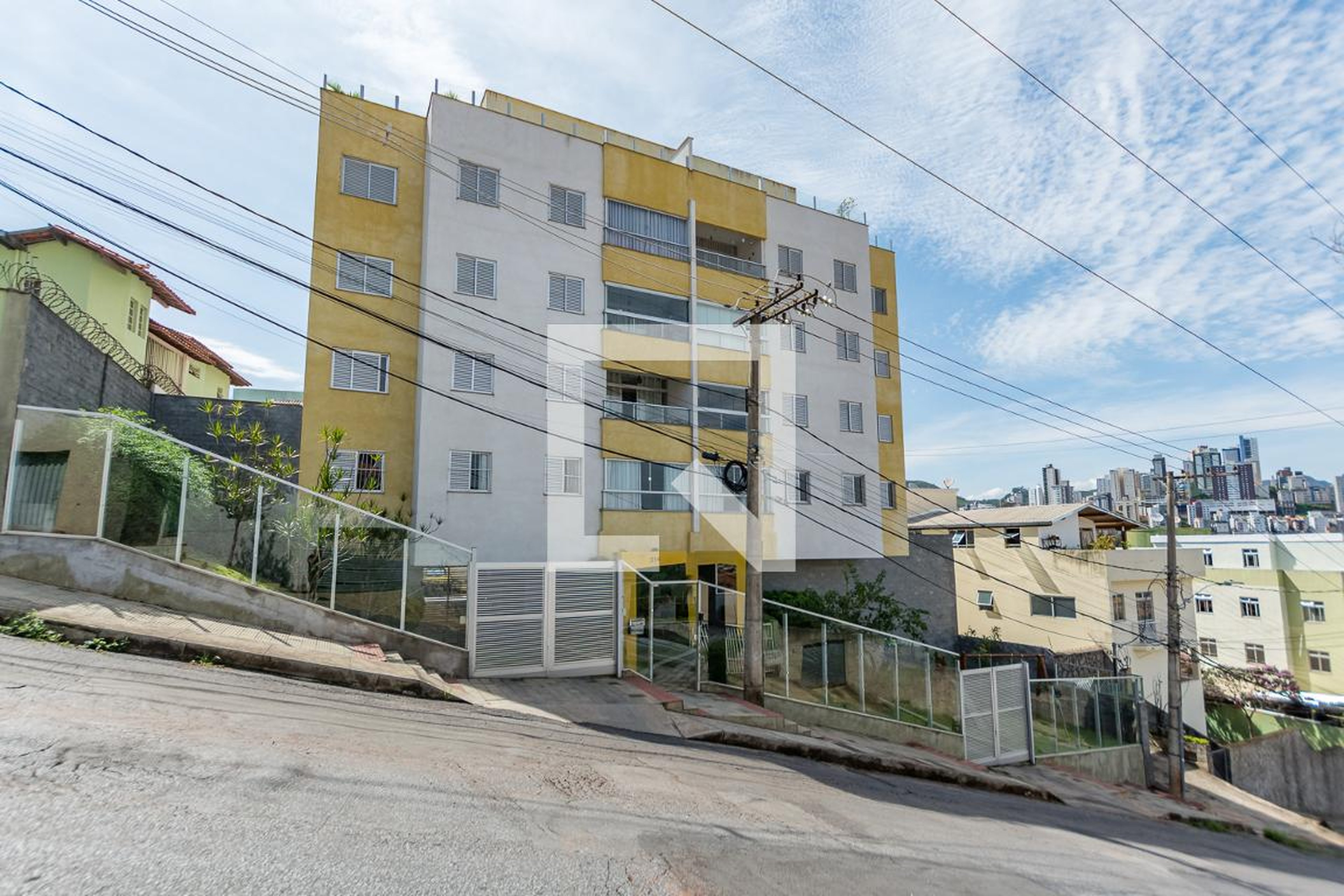 Fachada Condomínio em Rua Professor Duque, 314