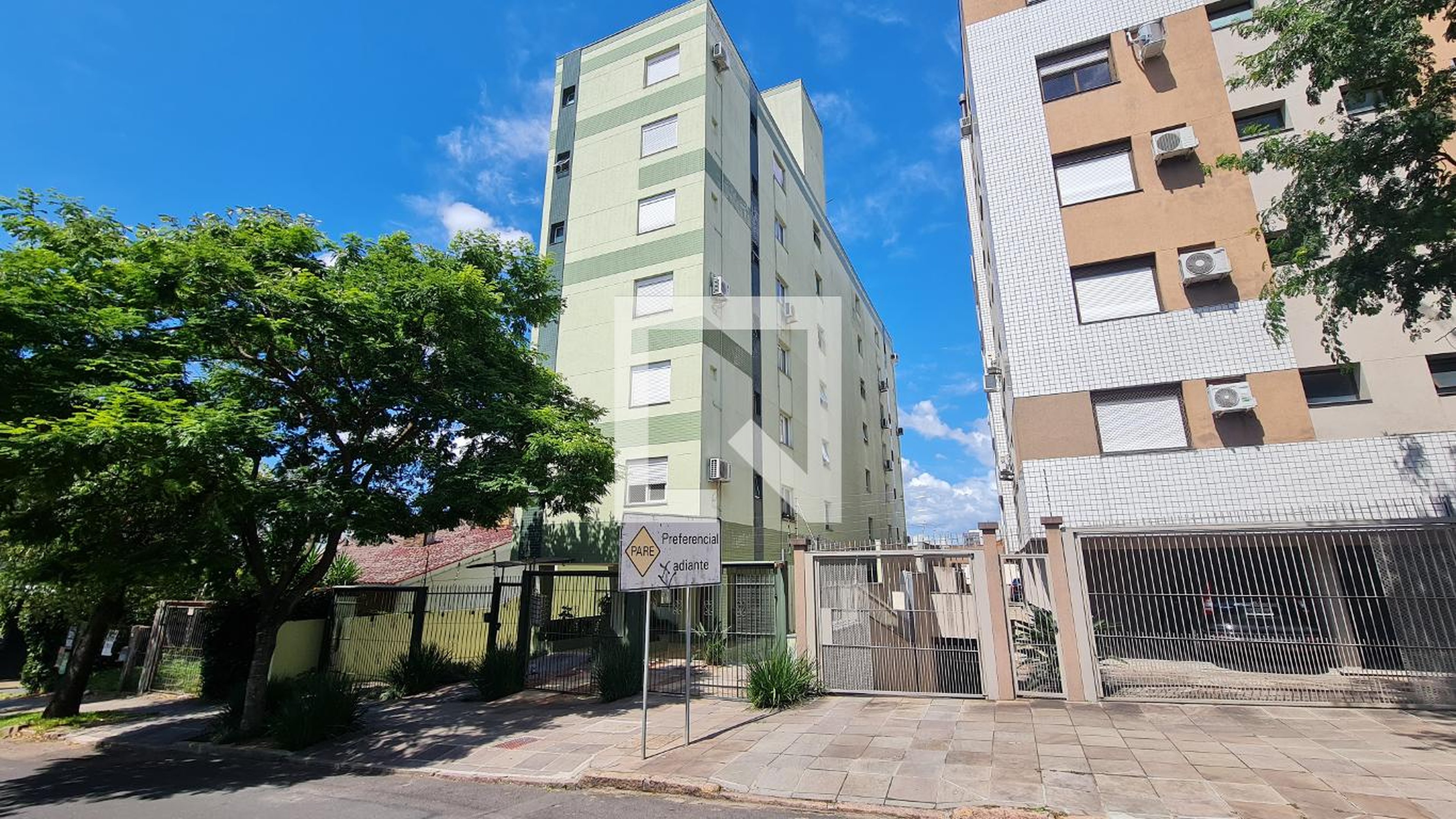 Fachada do Prédio Condomínio em Rua Roque Calage, 388