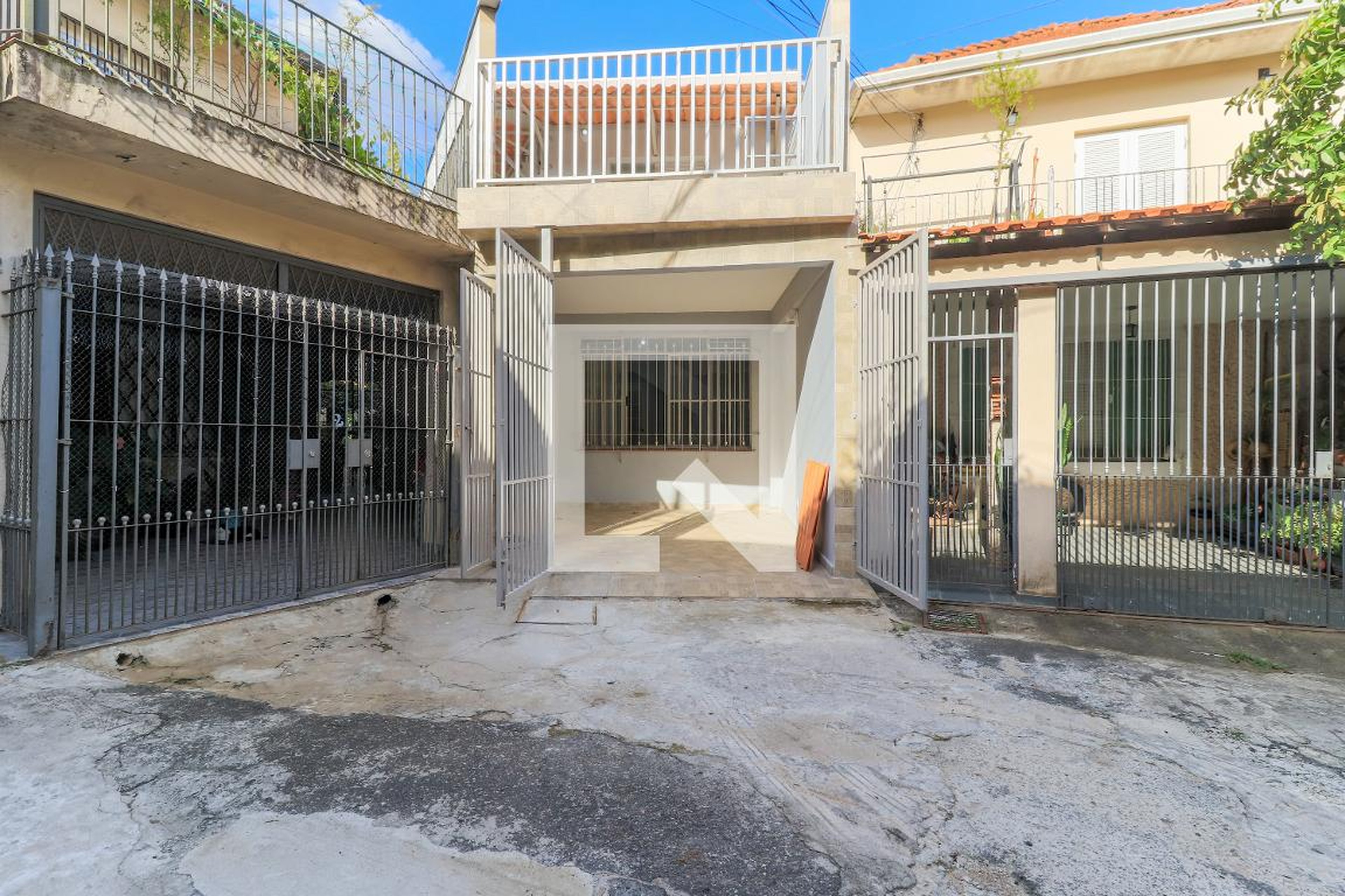 Fachada Condomínio em Rua Barão de Duprat, 233