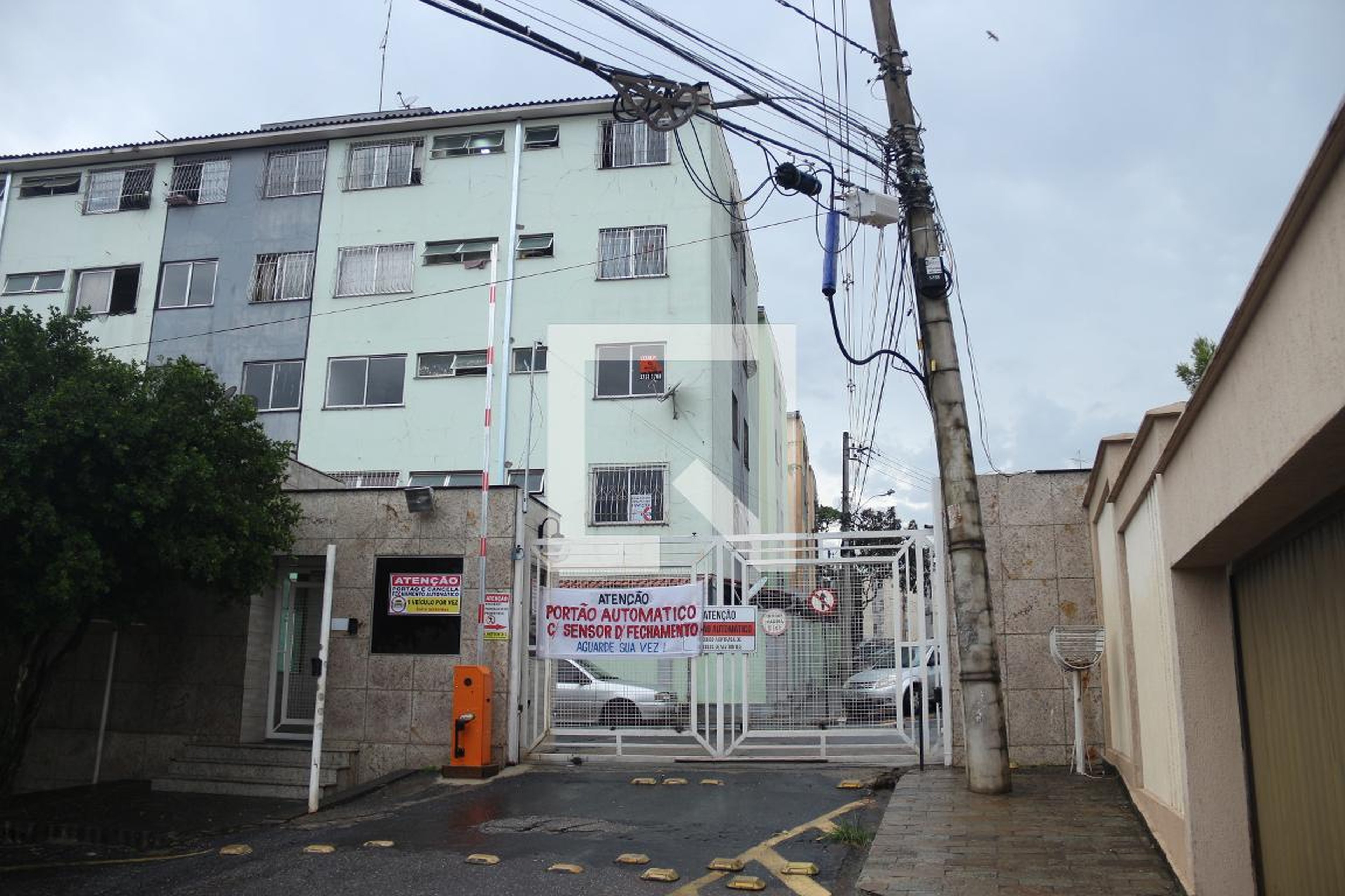 Fachada Condomínio em Rua Pérola, 3