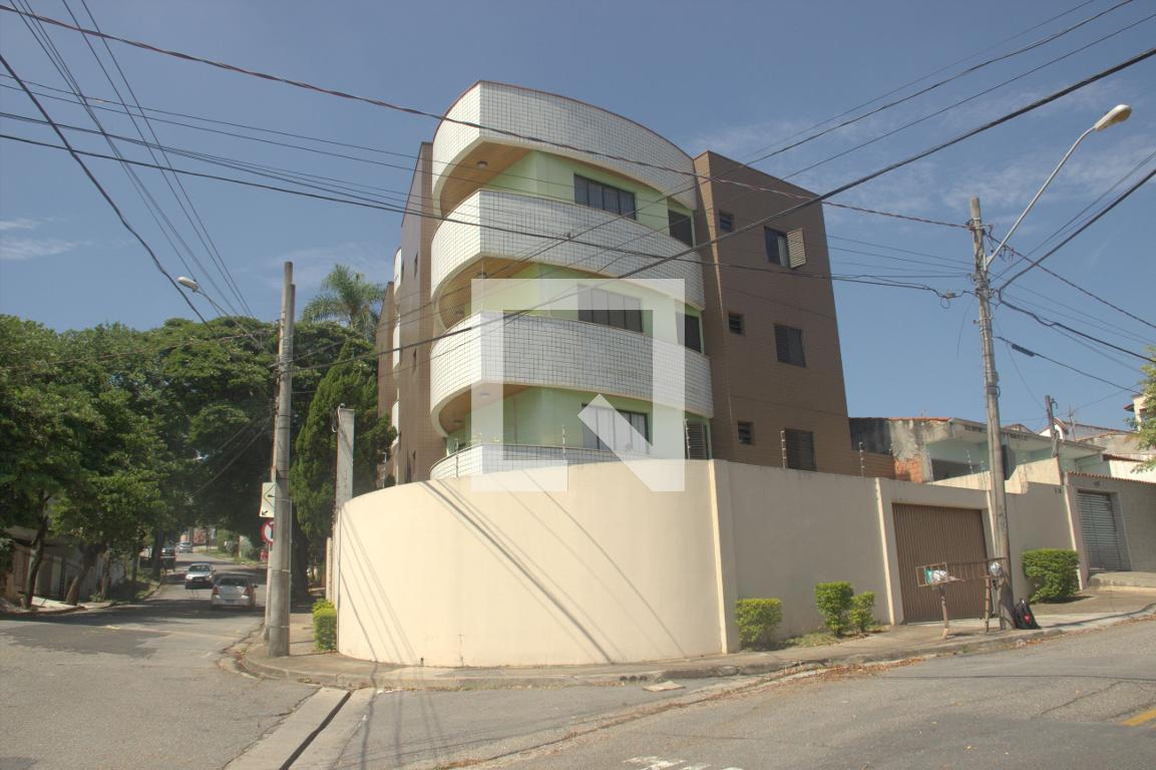 Fachada Condomínio em Rua João Wagner Wey, 20