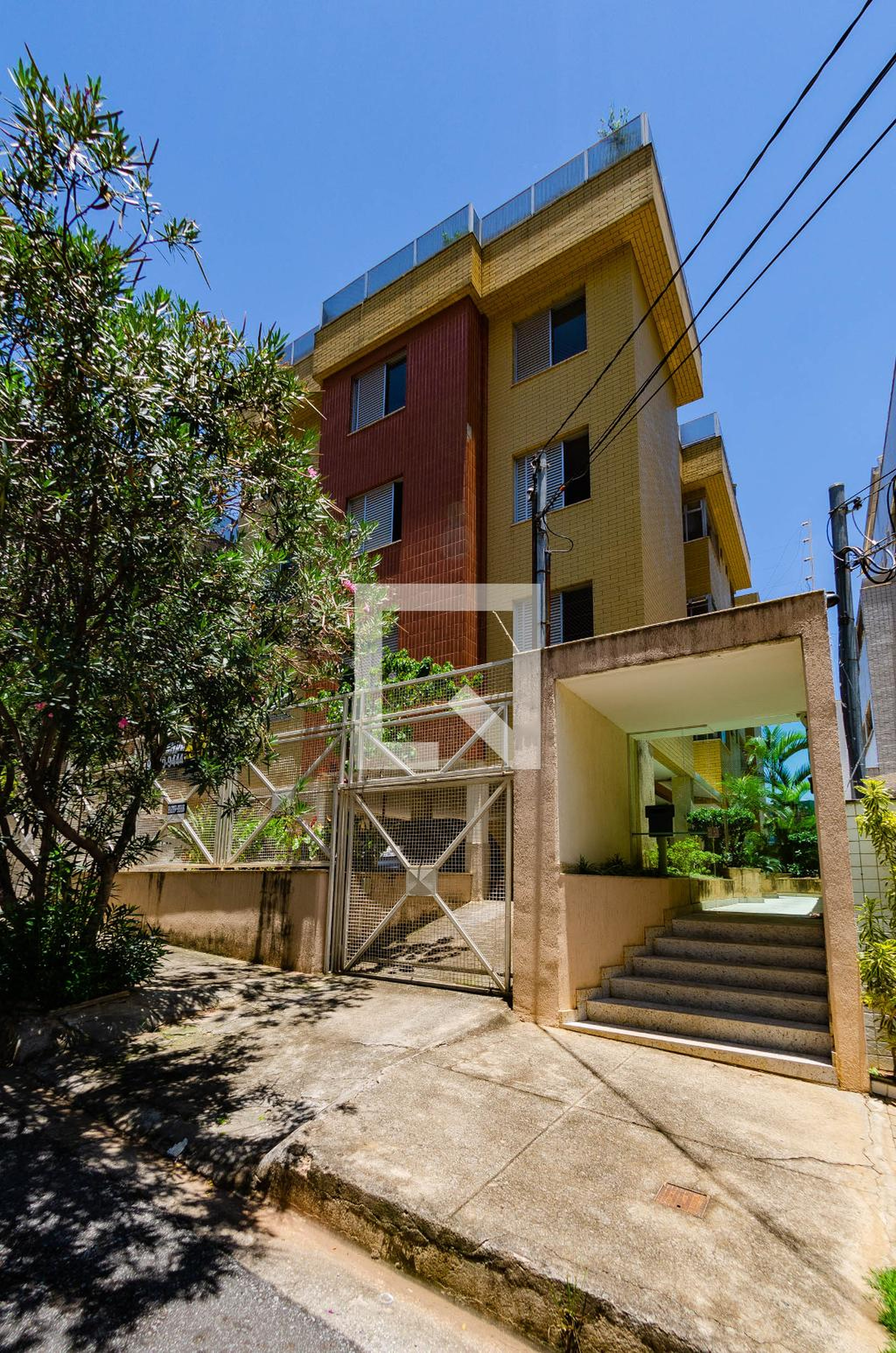 Fachada Condomínio em Rua Professor Miguel de Souza, 266