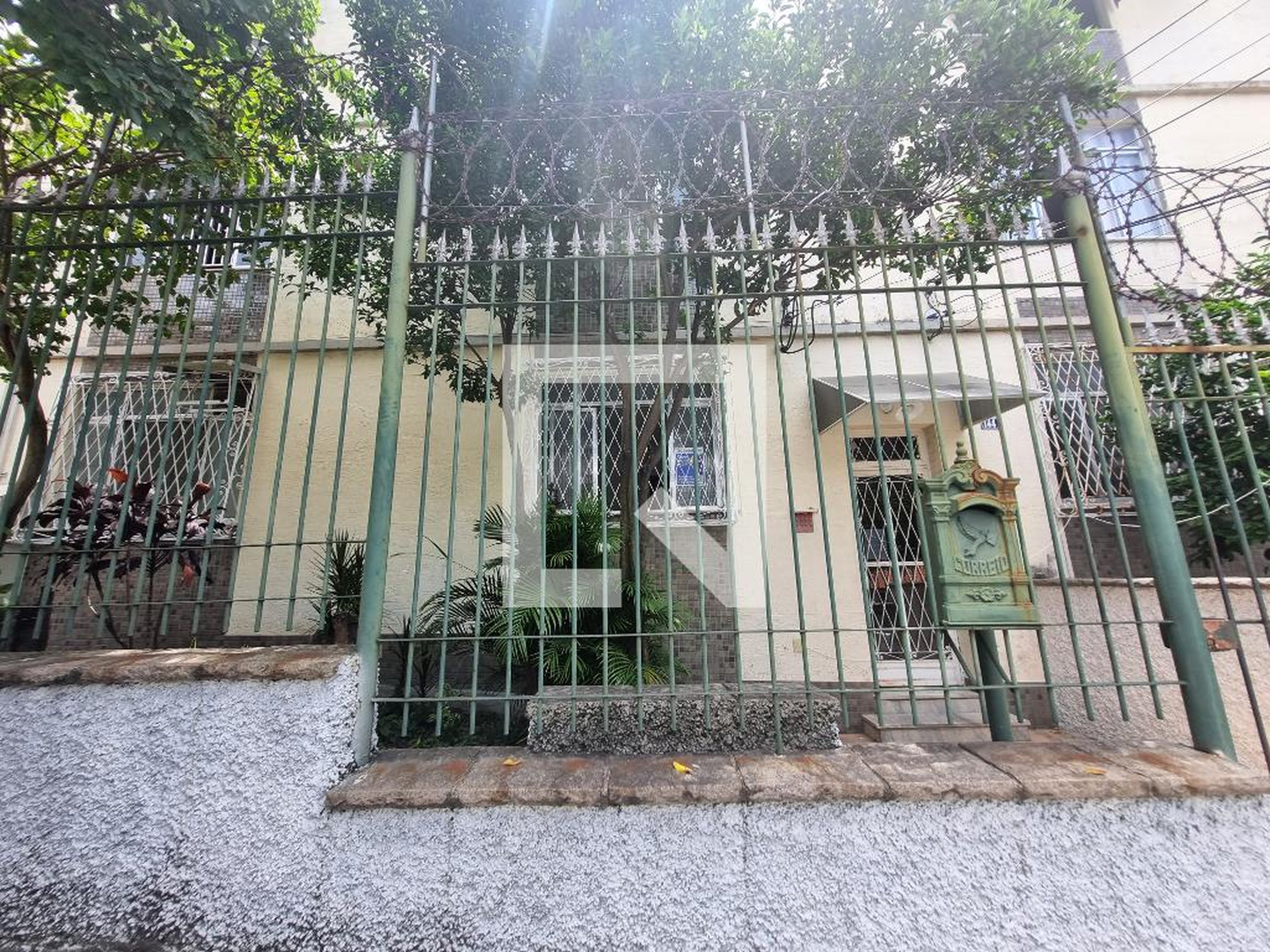 Fachada Condomínio em Rua Caetano da Silva, 144