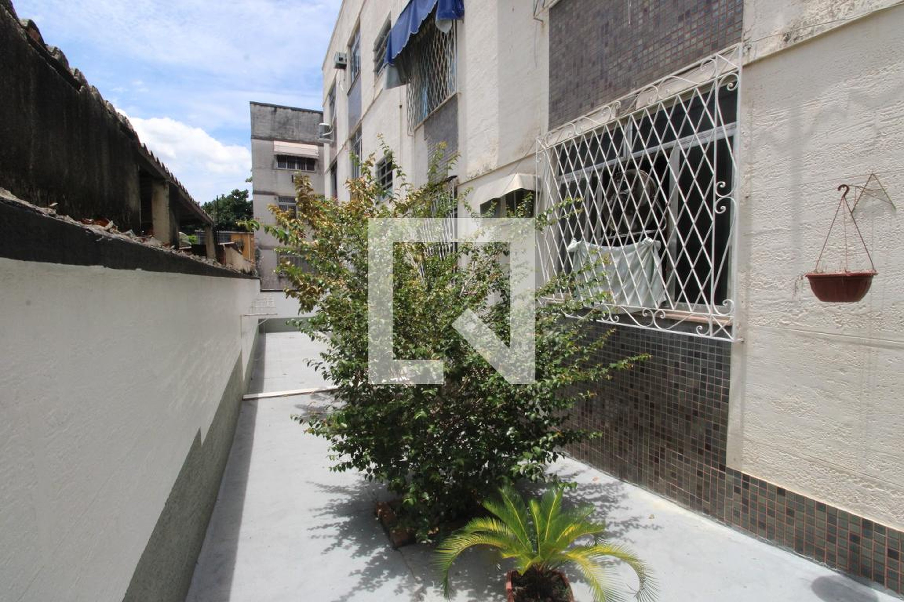 Fachada do Prédio Condomínio em Rua Caetano da Silva, 144