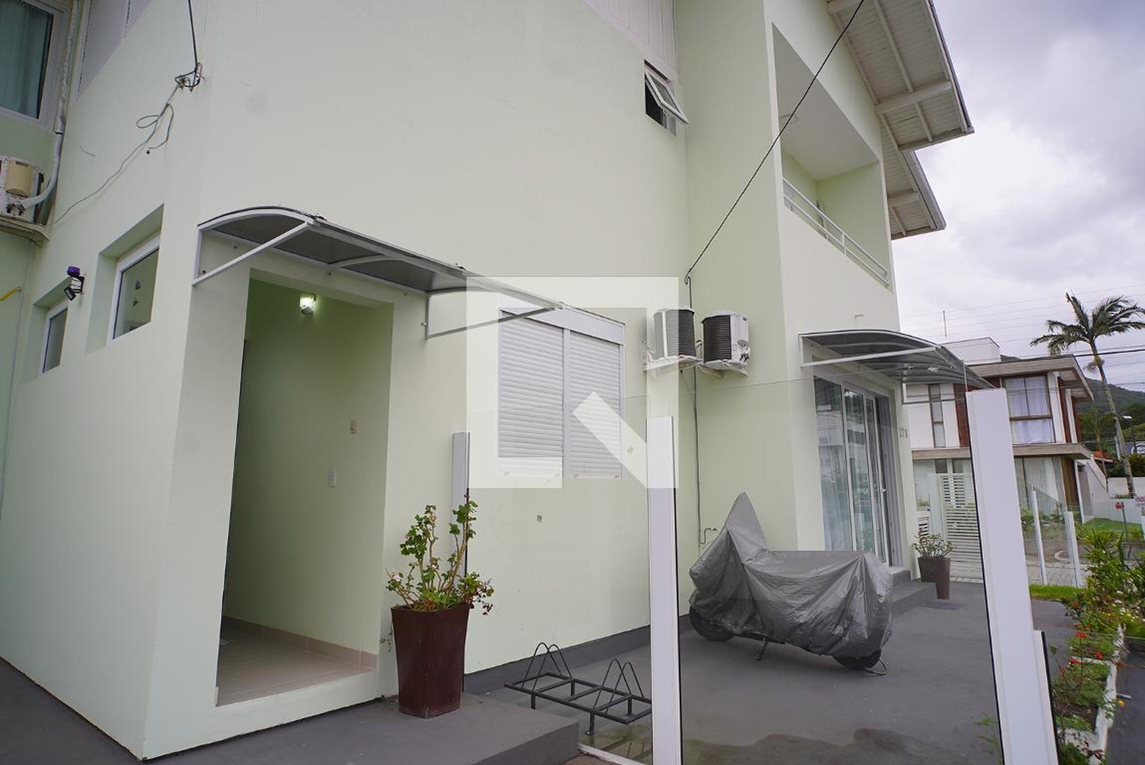 Fachada Condomínio em Rua Itapuã, 278