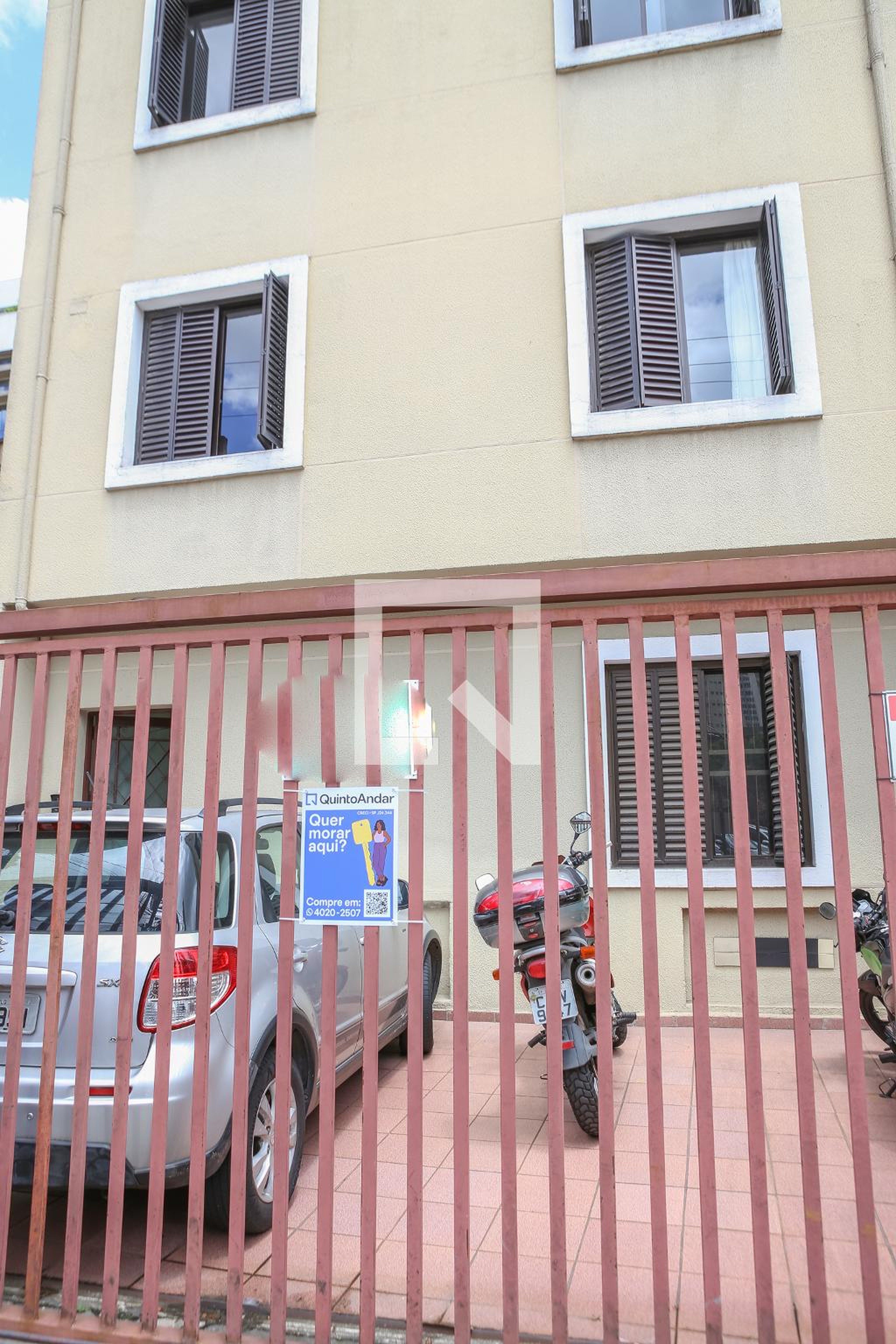 Fachada Condomínio em Rua Iperoig, 72